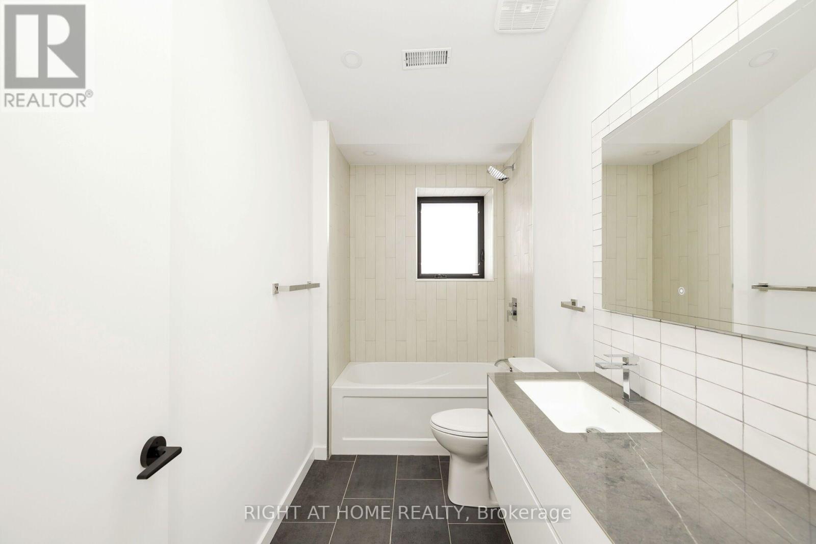 Upper - 86 Lansdowne Avenue Property Photo 17