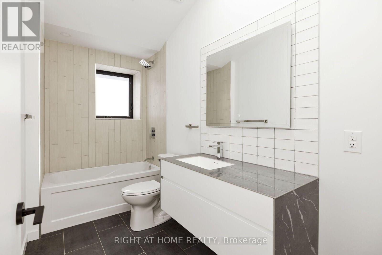 Upper - 86 Lansdowne Avenue Property Photo 18