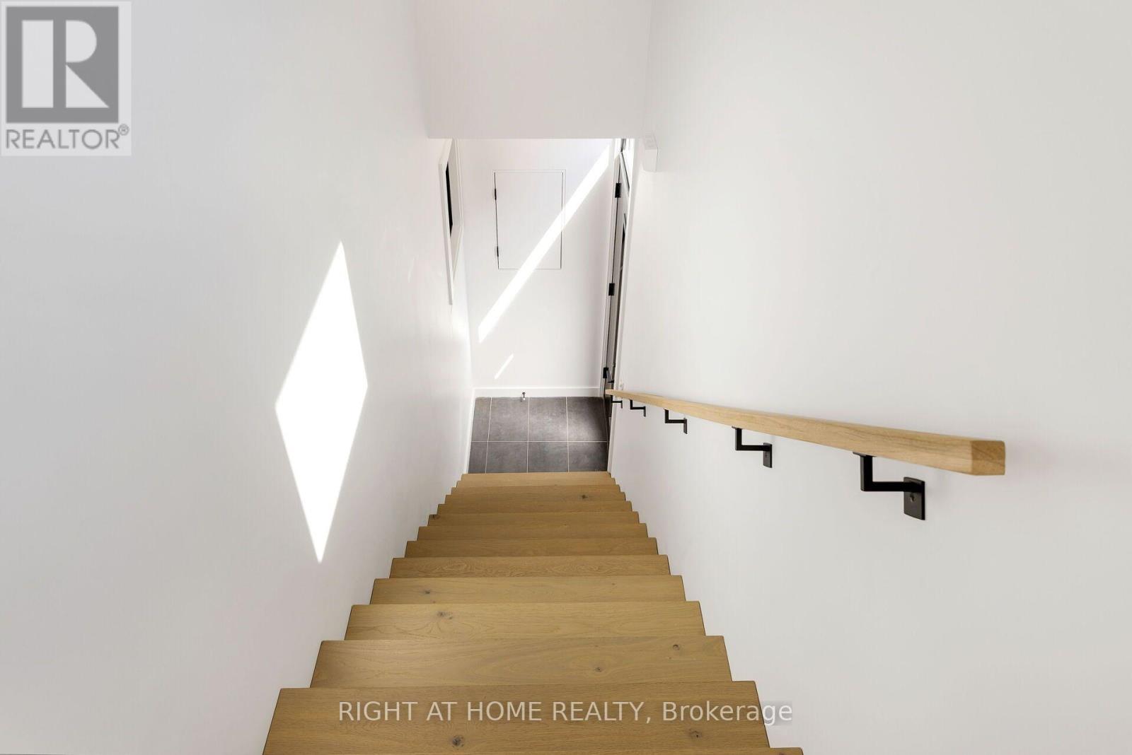 Upper - 86 Lansdowne Avenue Property Photo 19