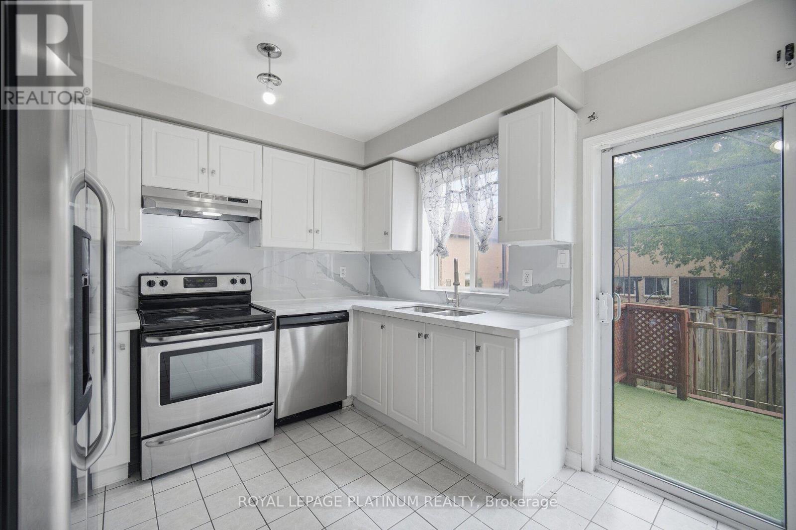 74 Spadina Road Property Photo 9