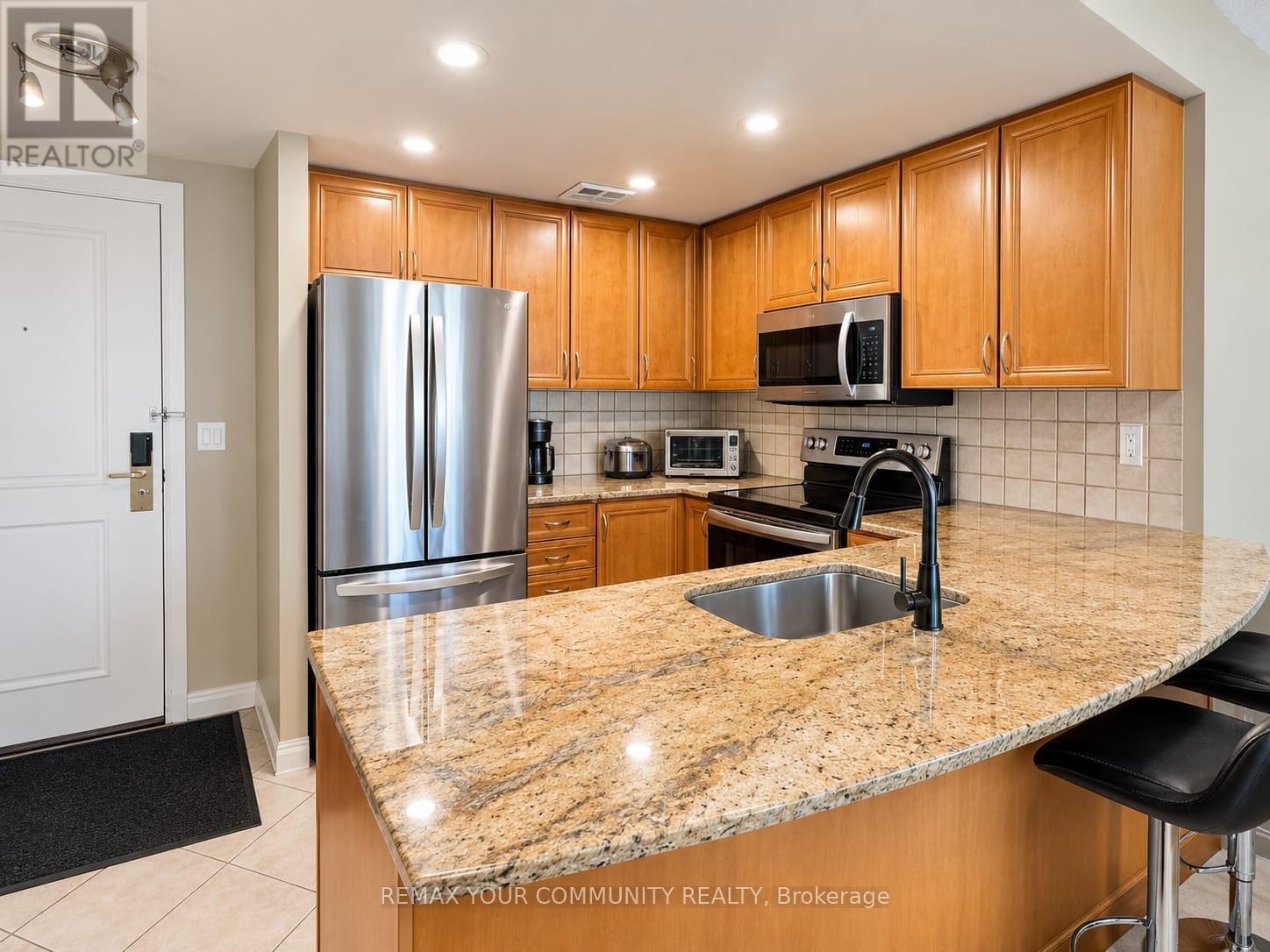 619 - 2727 KEELE STREET Property Photo 1