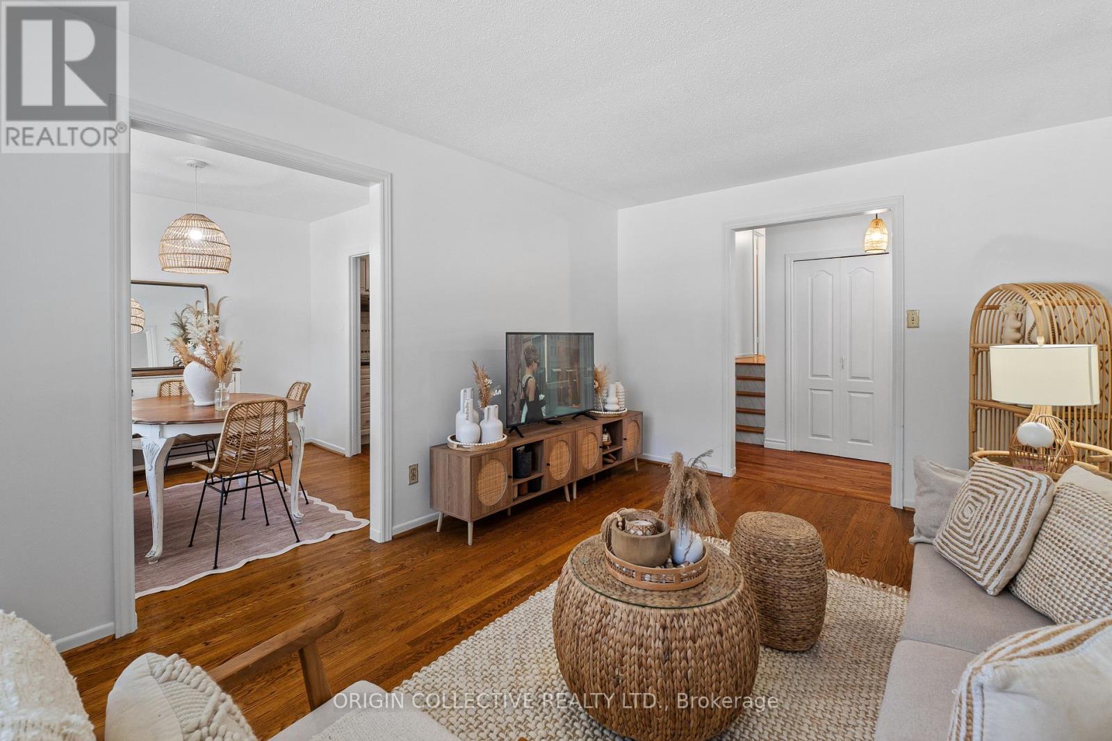 983 Parthia Crescent Property Photo 7