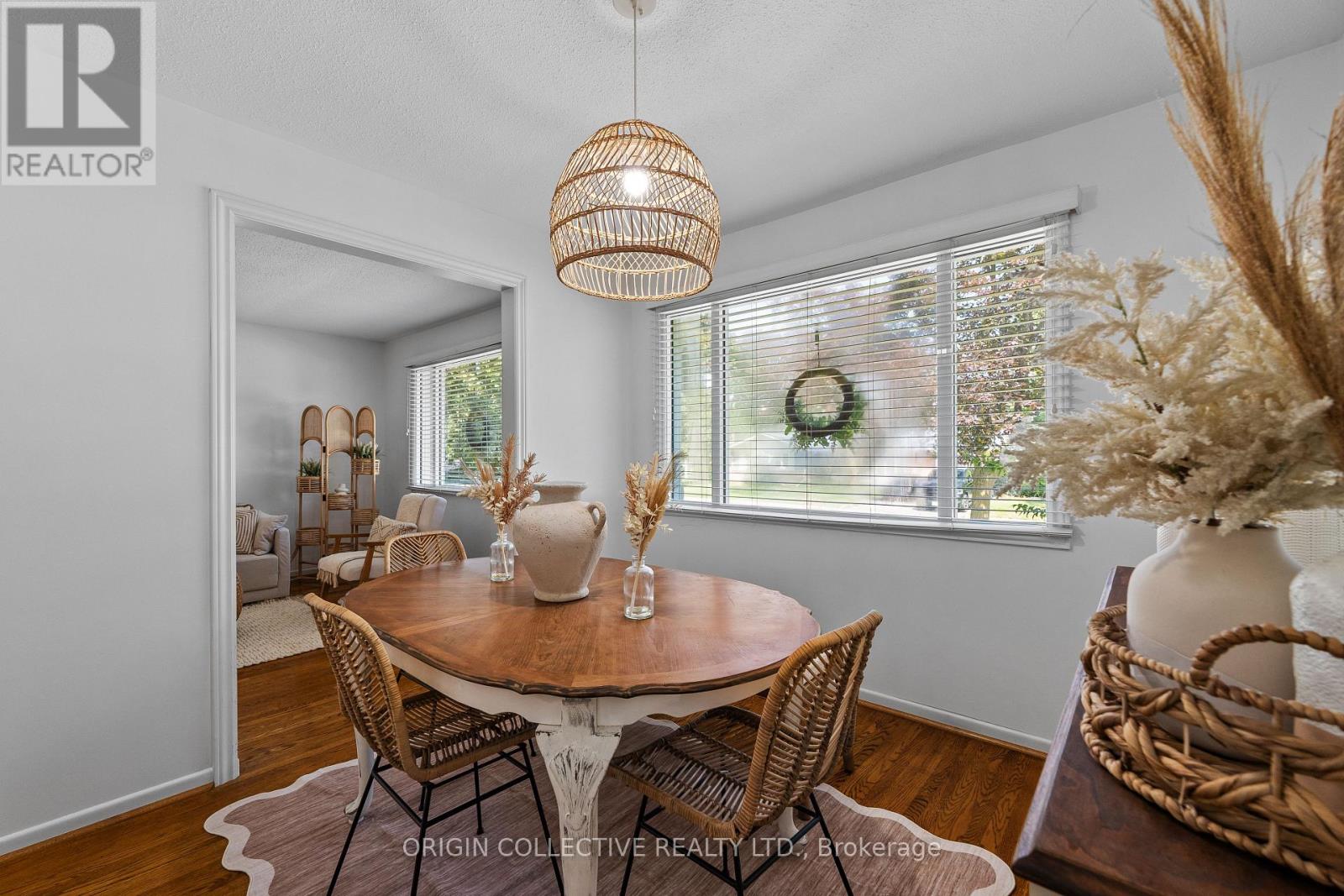 983 Parthia Crescent Property Photo 15