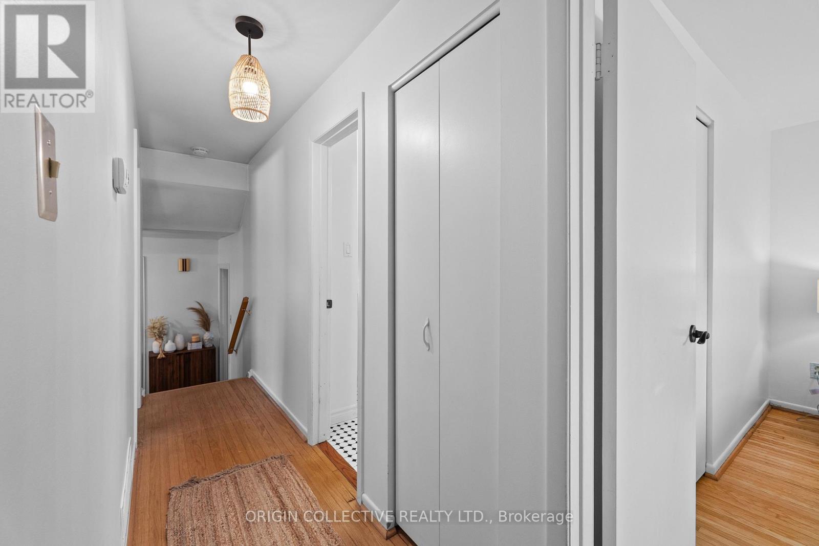 983 Parthia Crescent Property Photo 16