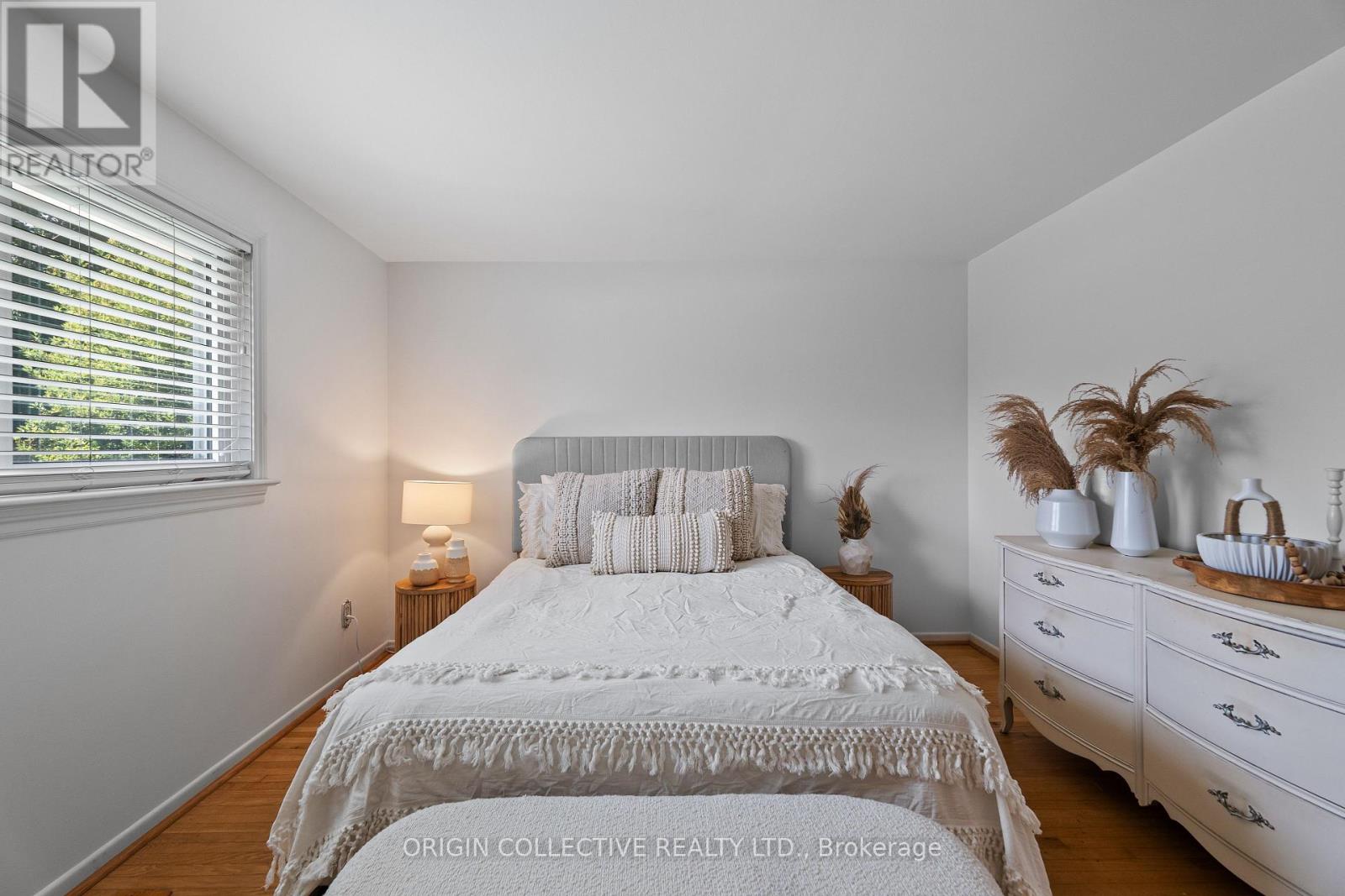 983 Parthia Crescent Property Photo 18