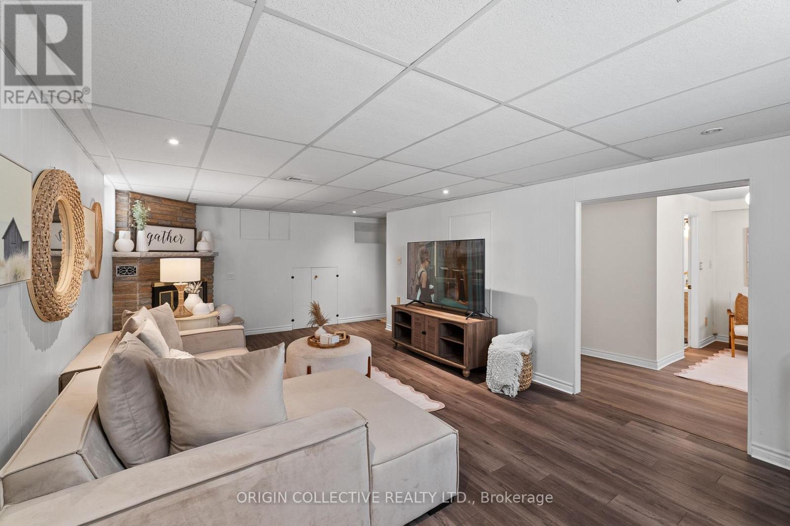 983 Parthia Crescent Property Photo 27