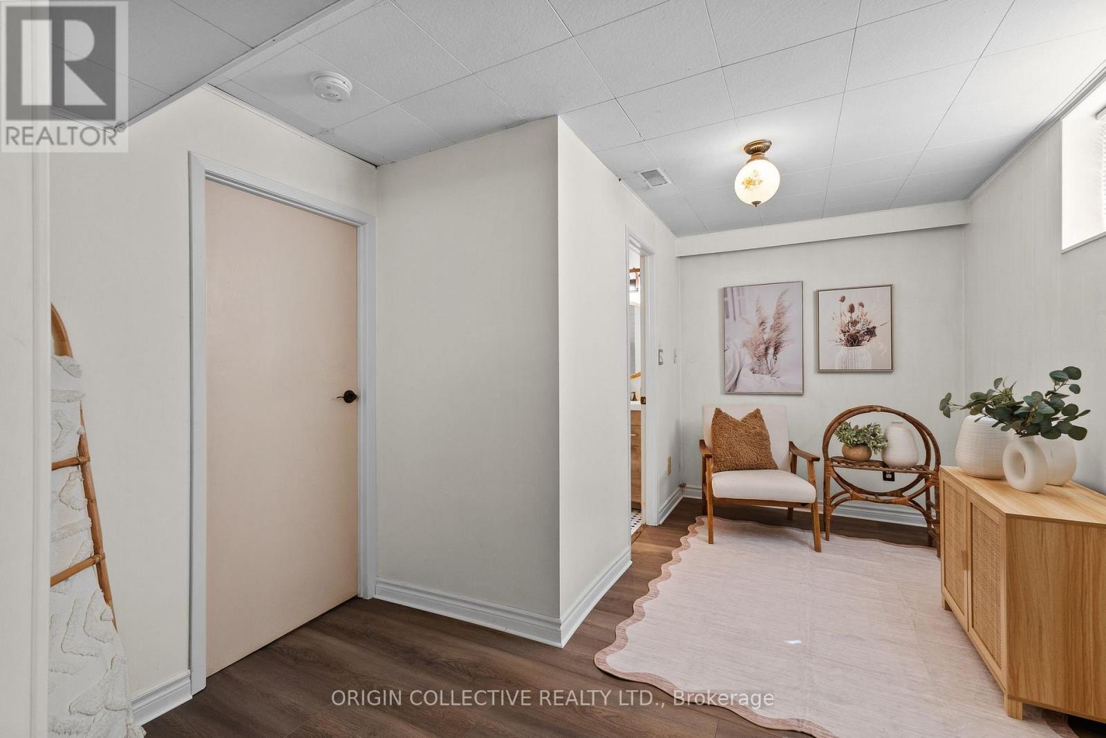 983 Parthia Crescent Property Photo 29