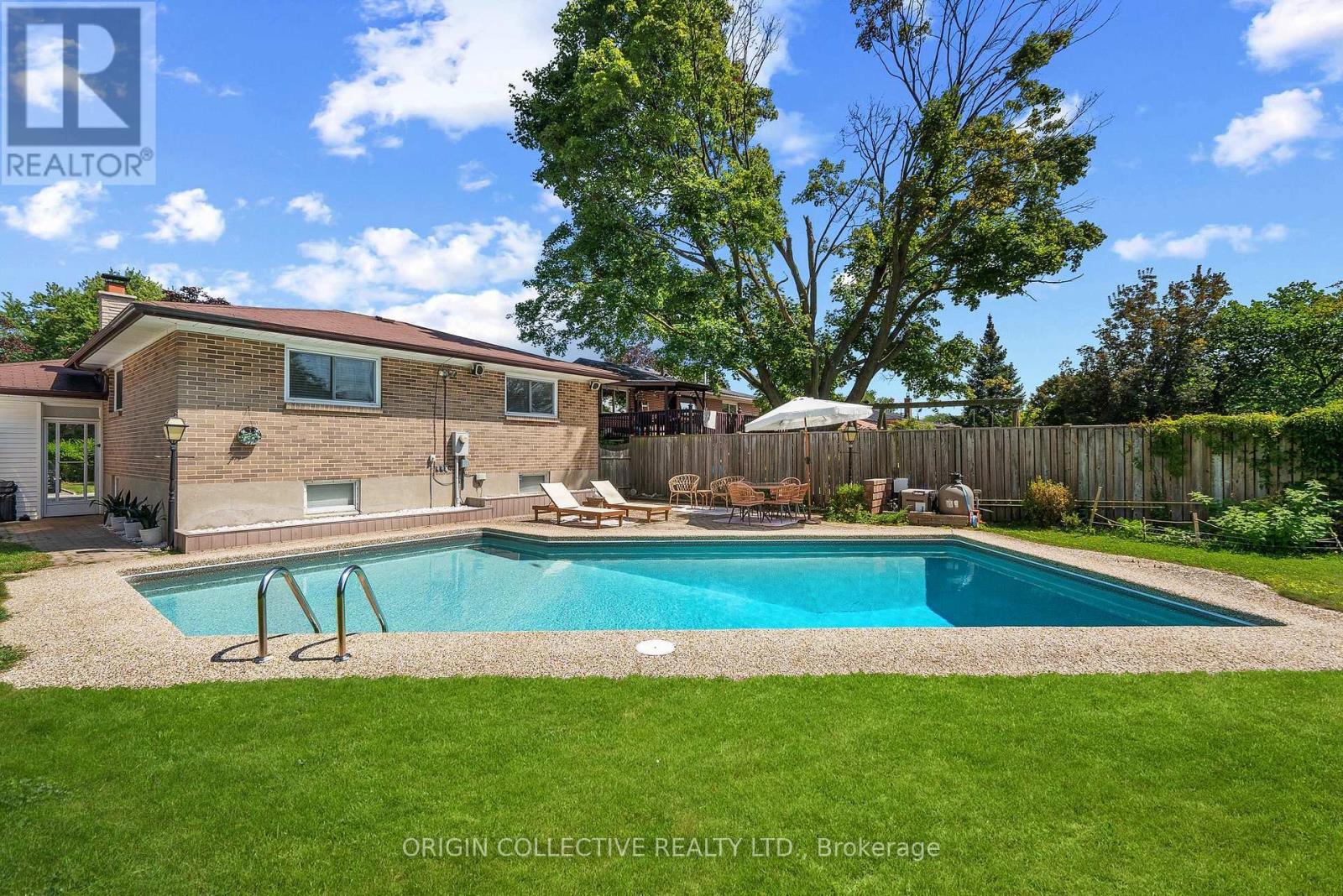 983 Parthia Crescent Property Photo 38