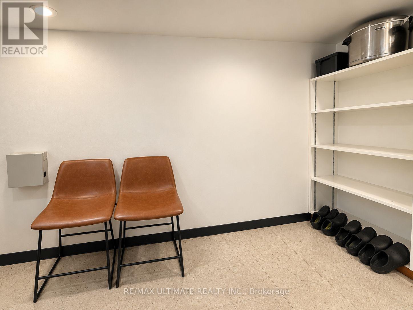 3073 Bloor Street W Property Photo 10