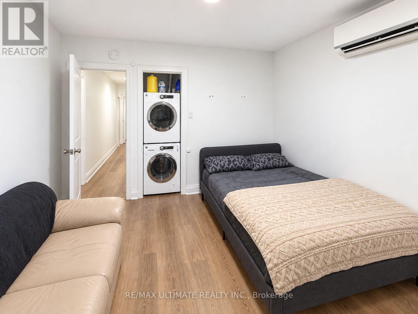 3073 Bloor Street W Property Photo 13