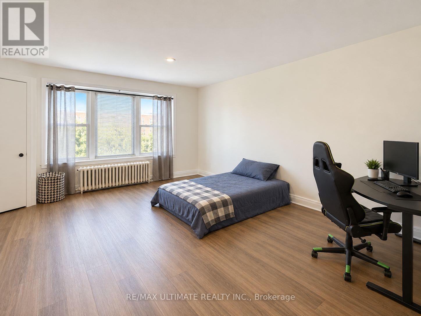 3073 Bloor Street W Property Photo 14