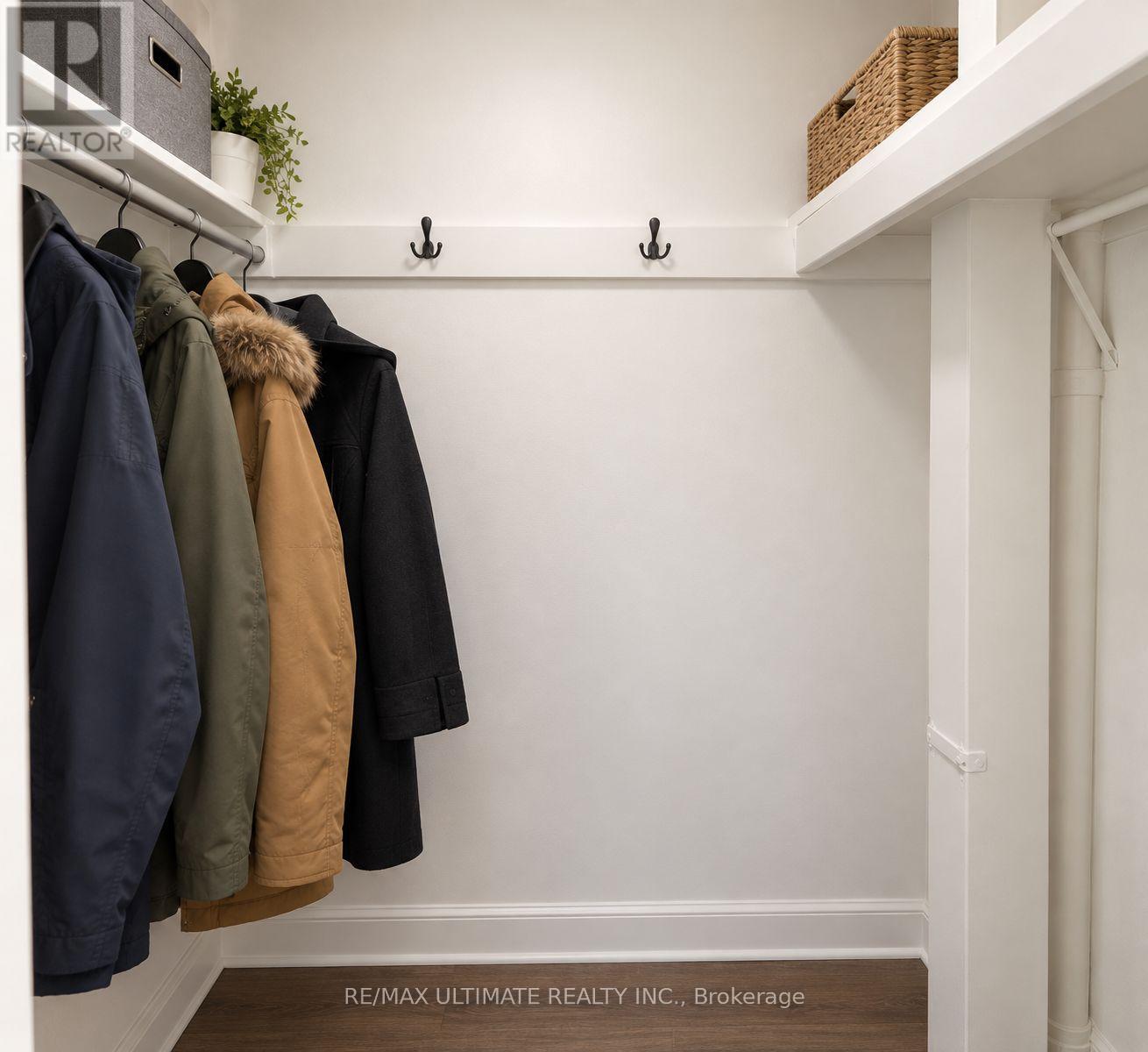 3073 Bloor Street W Property Photo 16