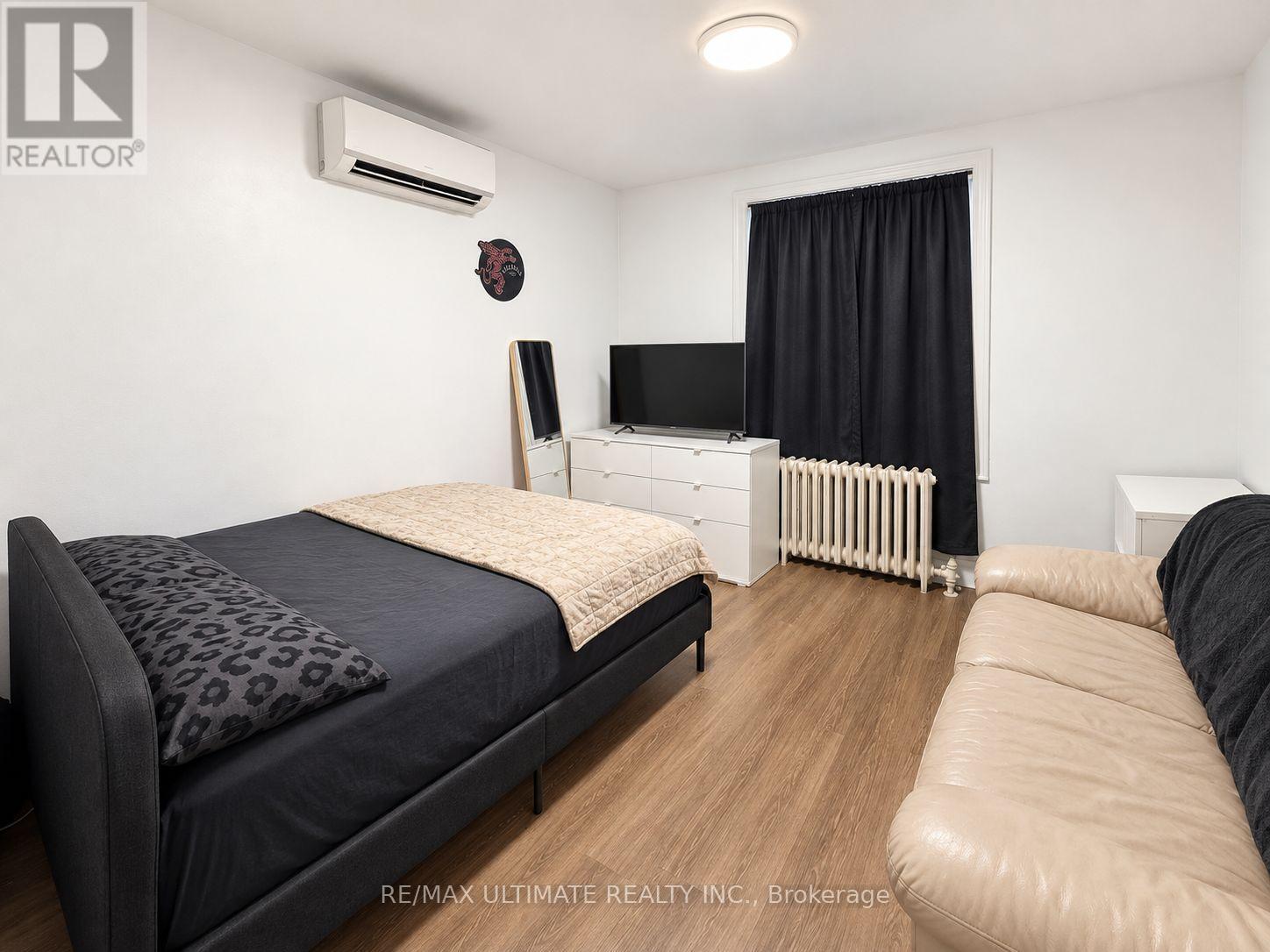 3073 Bloor Street W Property Photo 17