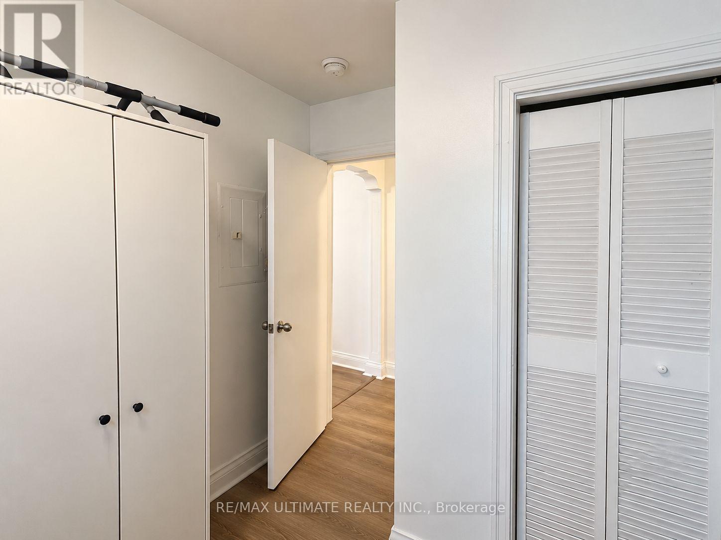 3073 Bloor Street W Property Photo 18