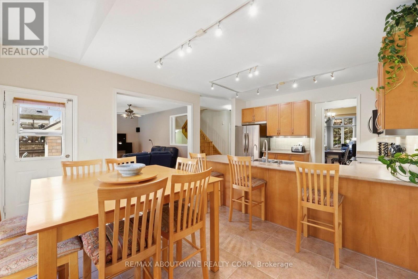 1094 Gorham Way Property Photo 18