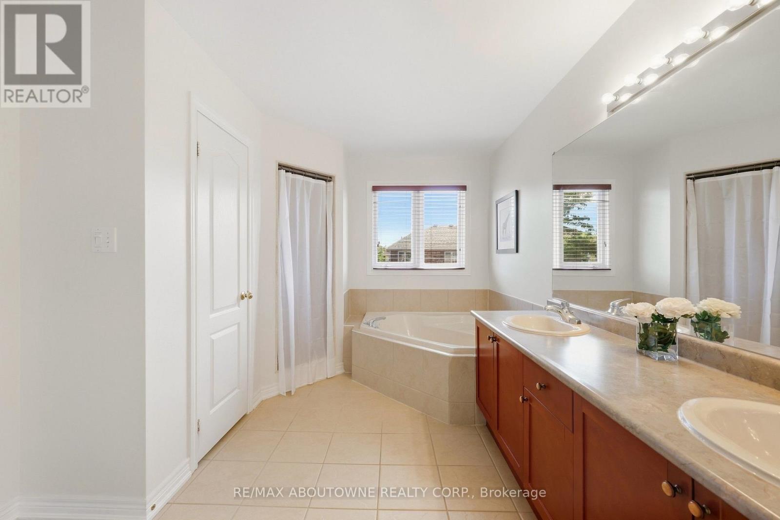 1094 Gorham Way Property Photo 33