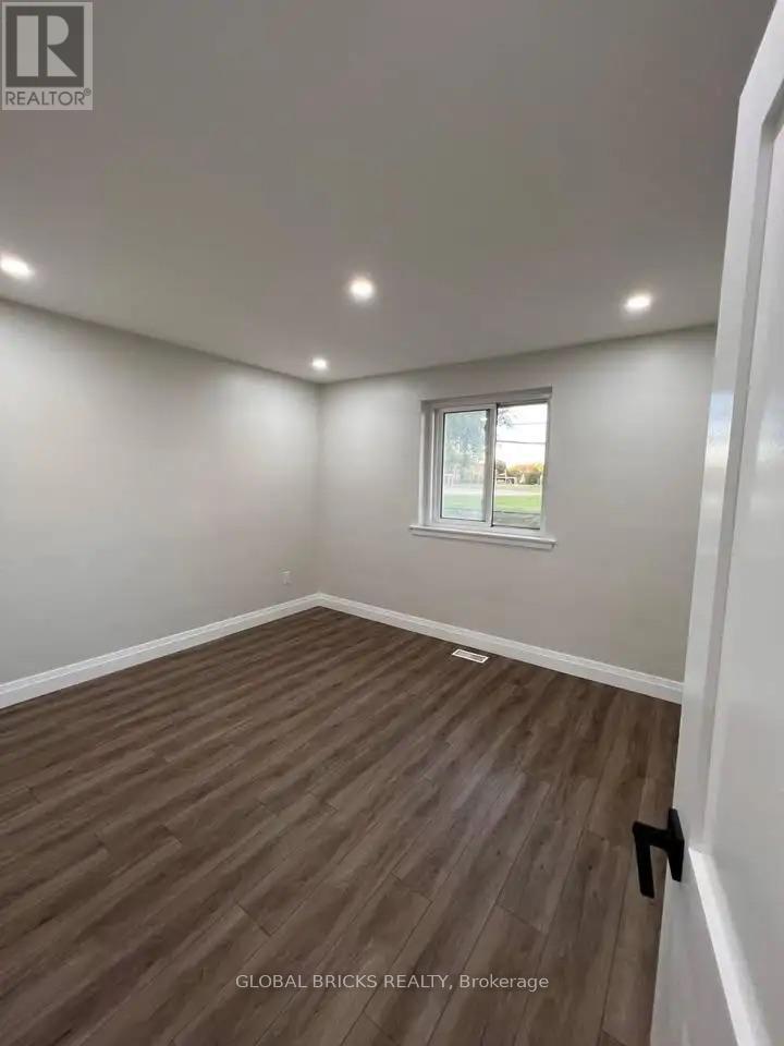 Upper - 49 Argyle Crescent Property Photo 7