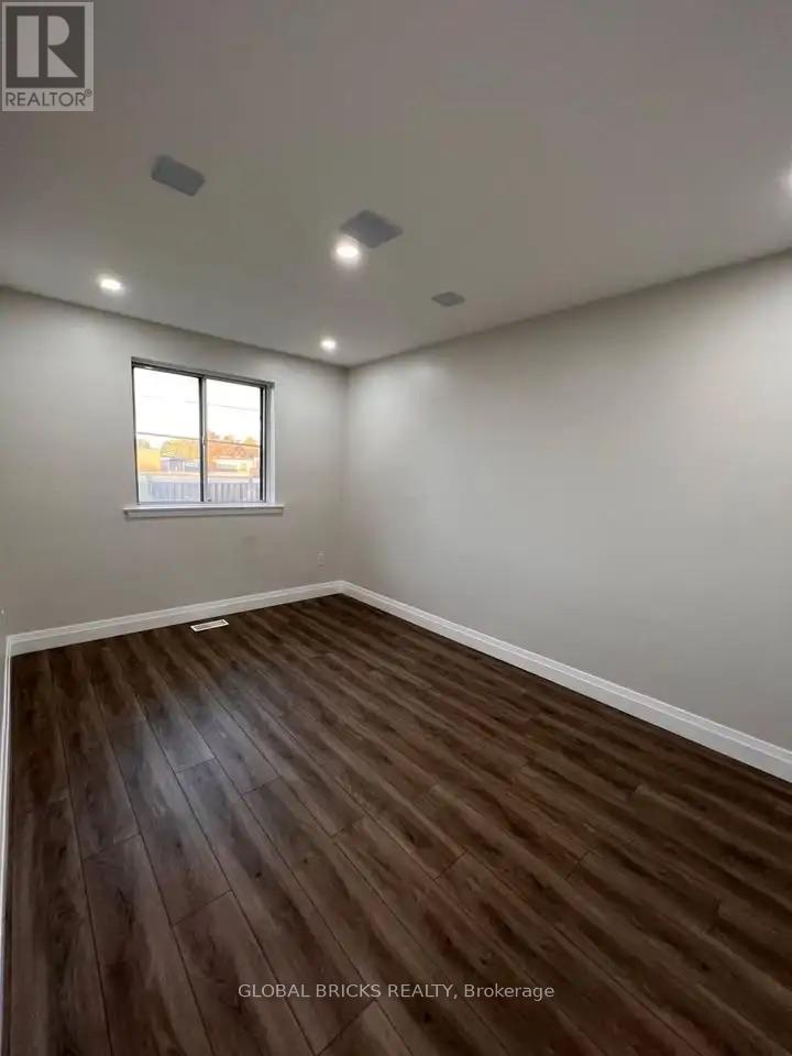 Upper - 49 Argyle Crescent Property Photo 12