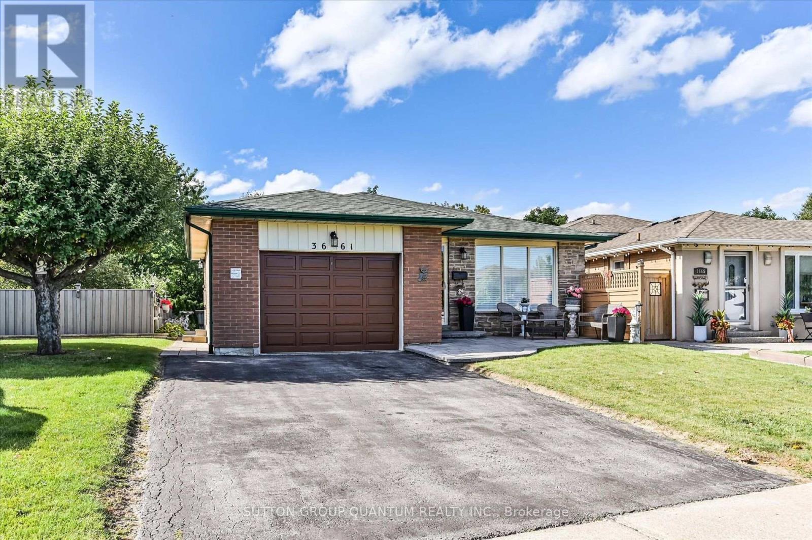 3661 Keenan Crescent Property Photo 2