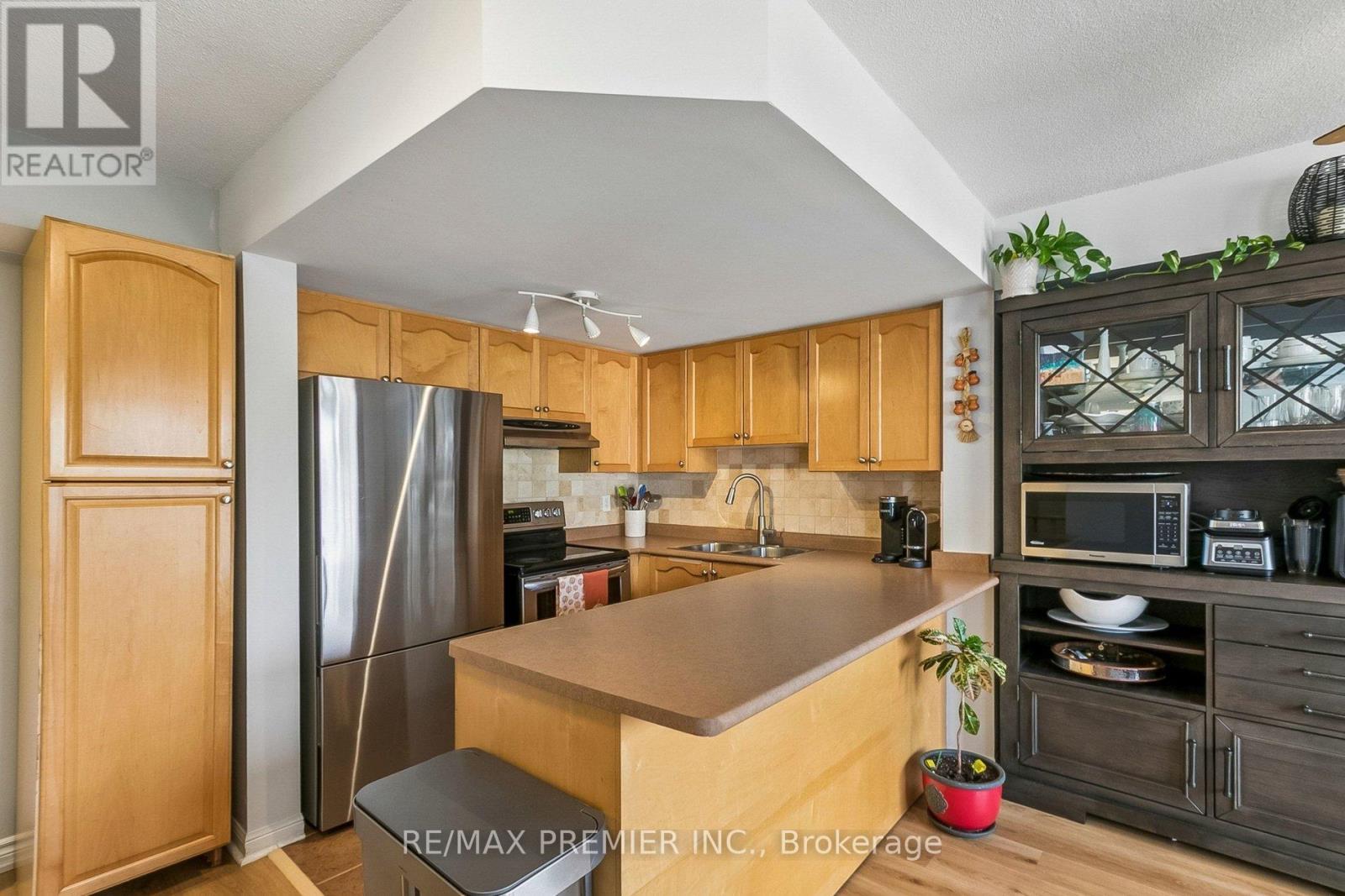 2152 - 105 George Appleton Way Property Photo 2