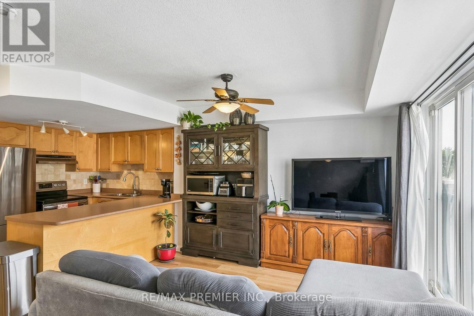 2152 - 105 George Appleton Way Property Photo 9
