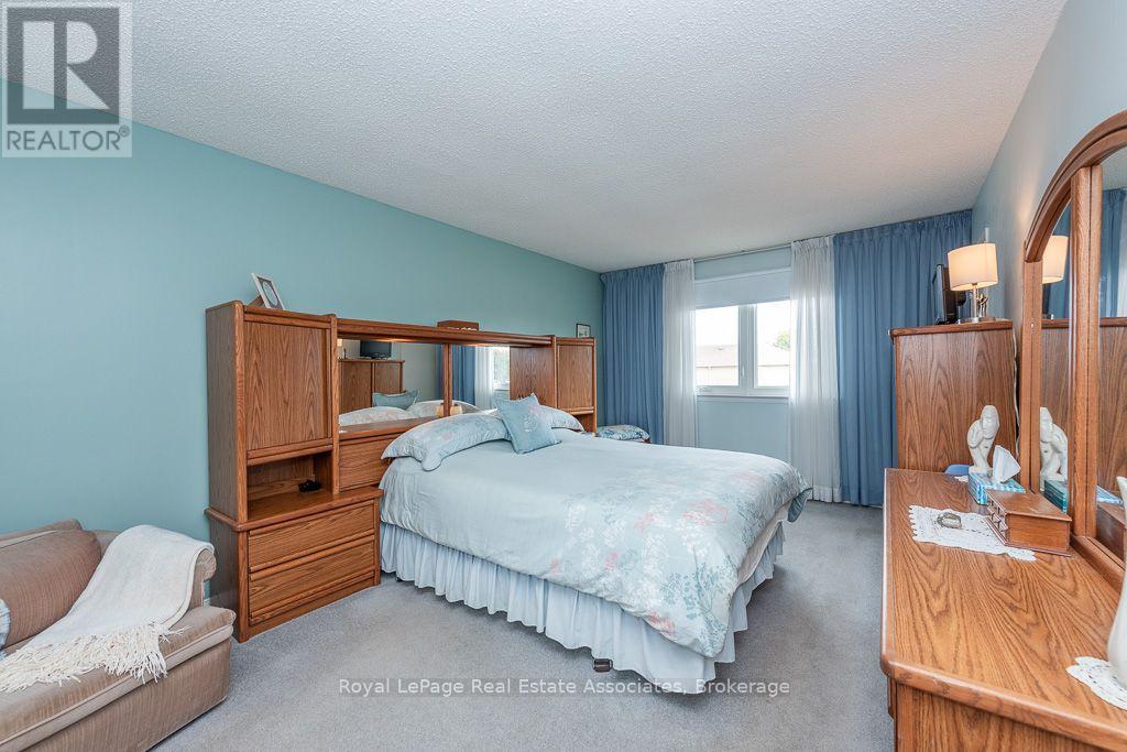 4 Nuttall Street Property Photo 21