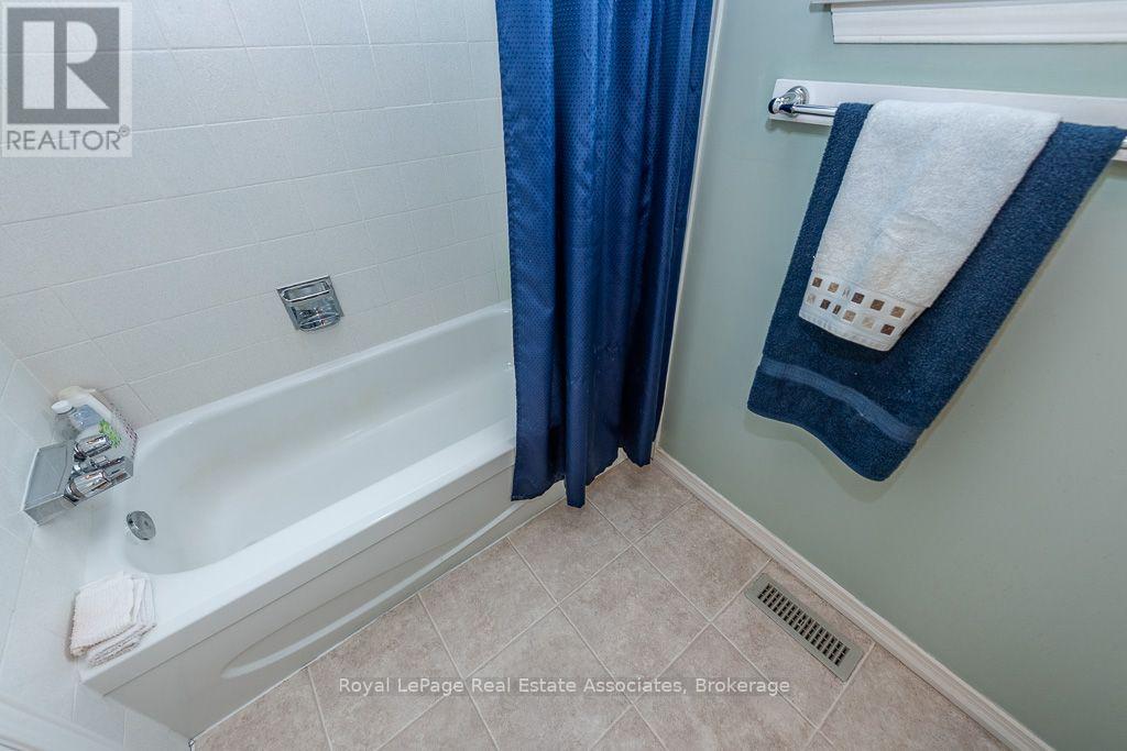 4 Nuttall Street Property Photo 24
