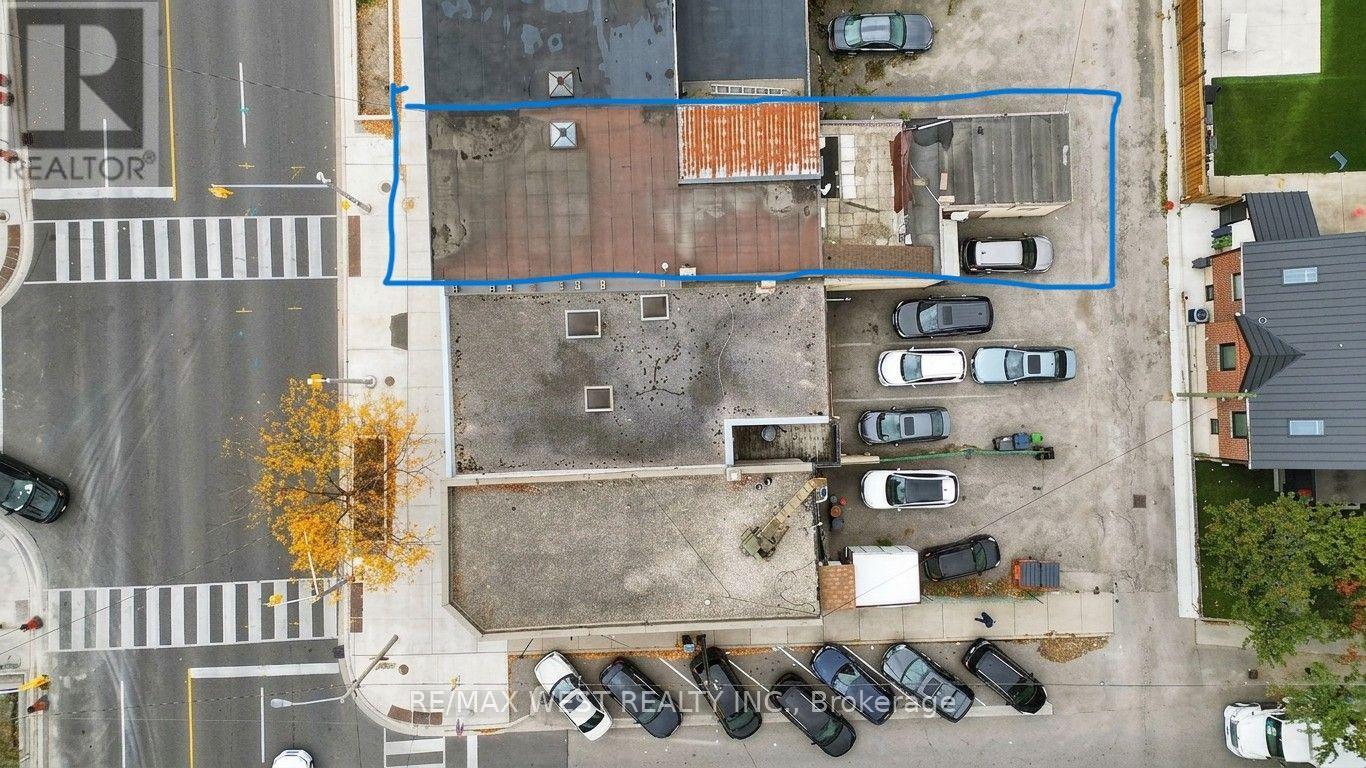 708 The Queensway Property Photo 2