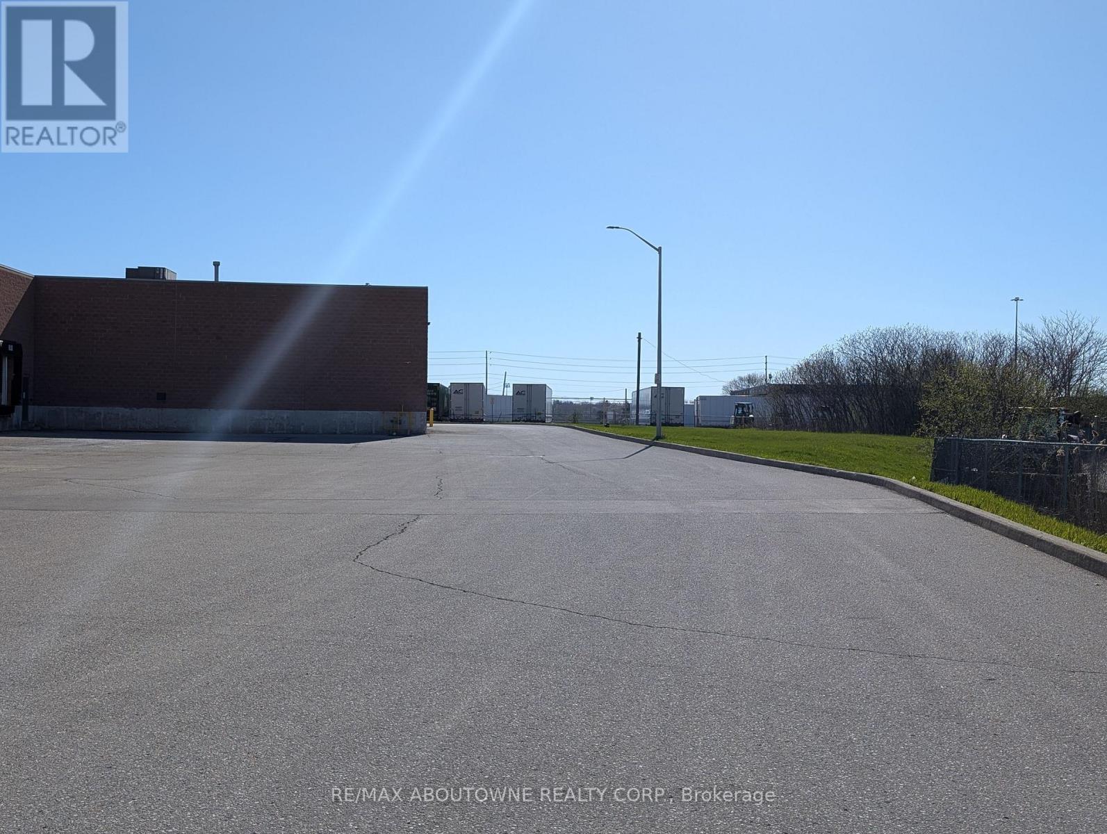F7 - 1273 North Service Road E Property Photo 8