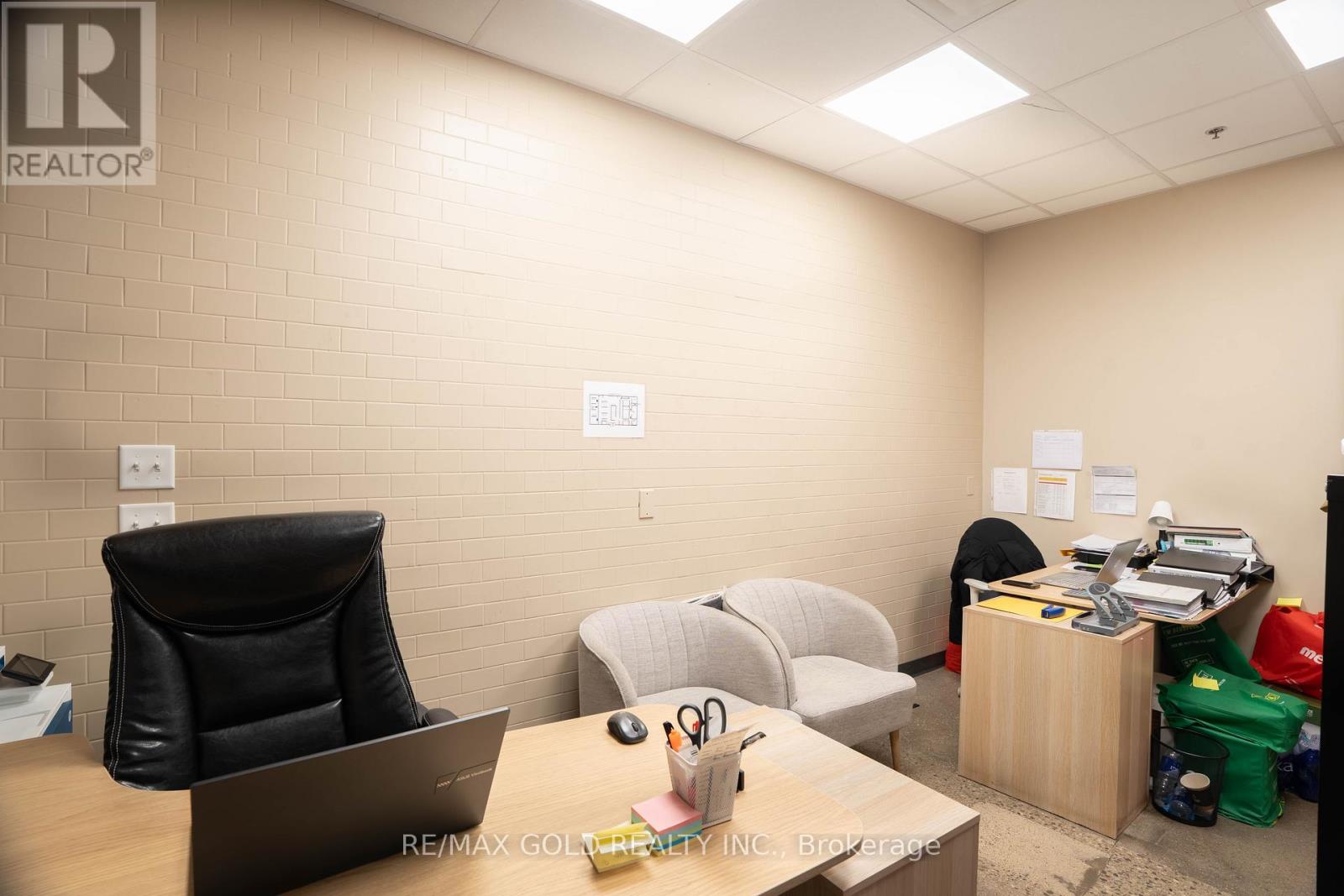 2 - 2110 Dundas Street E Property Photo 15