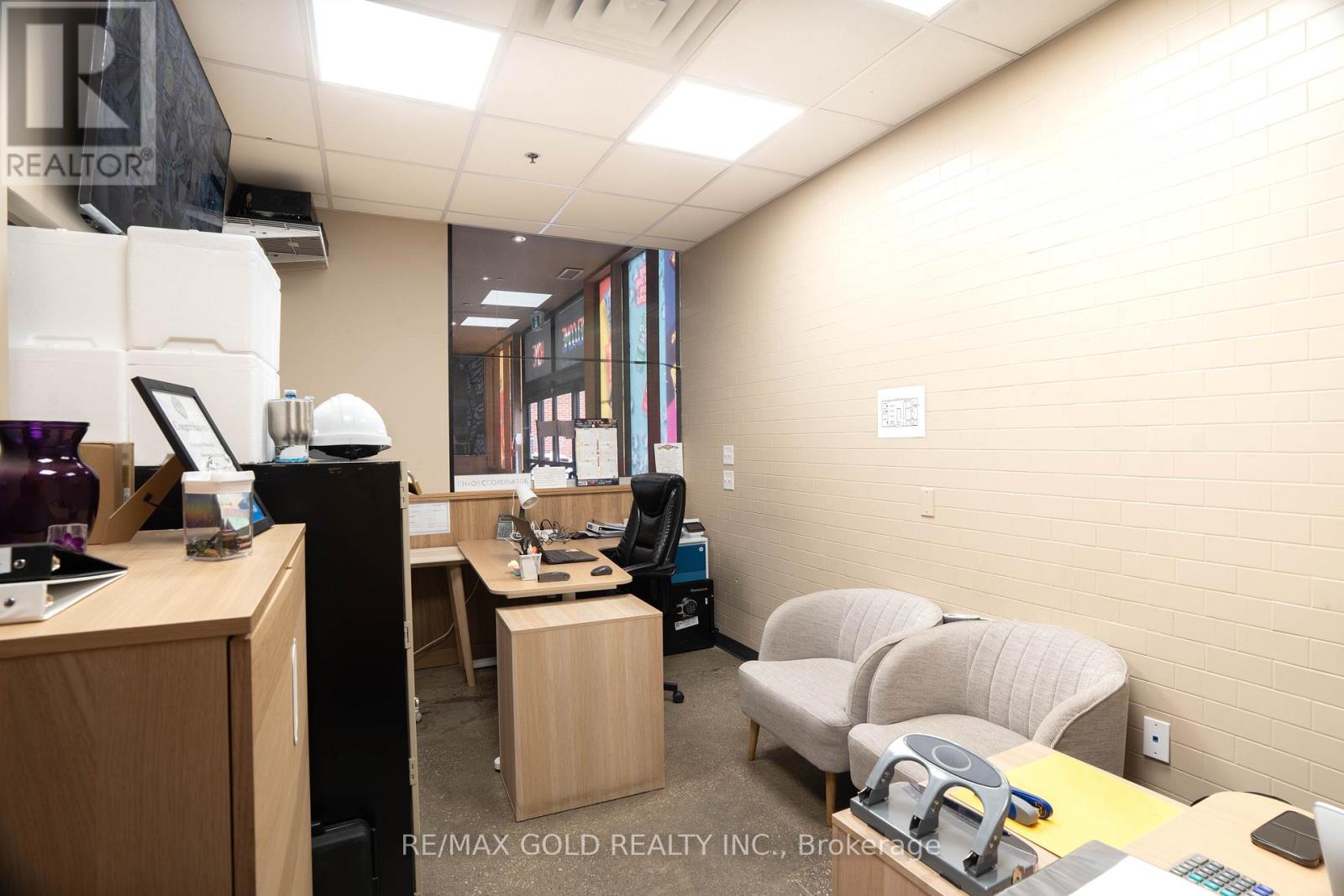 2 - 2110 Dundas Street E Property Photo 16