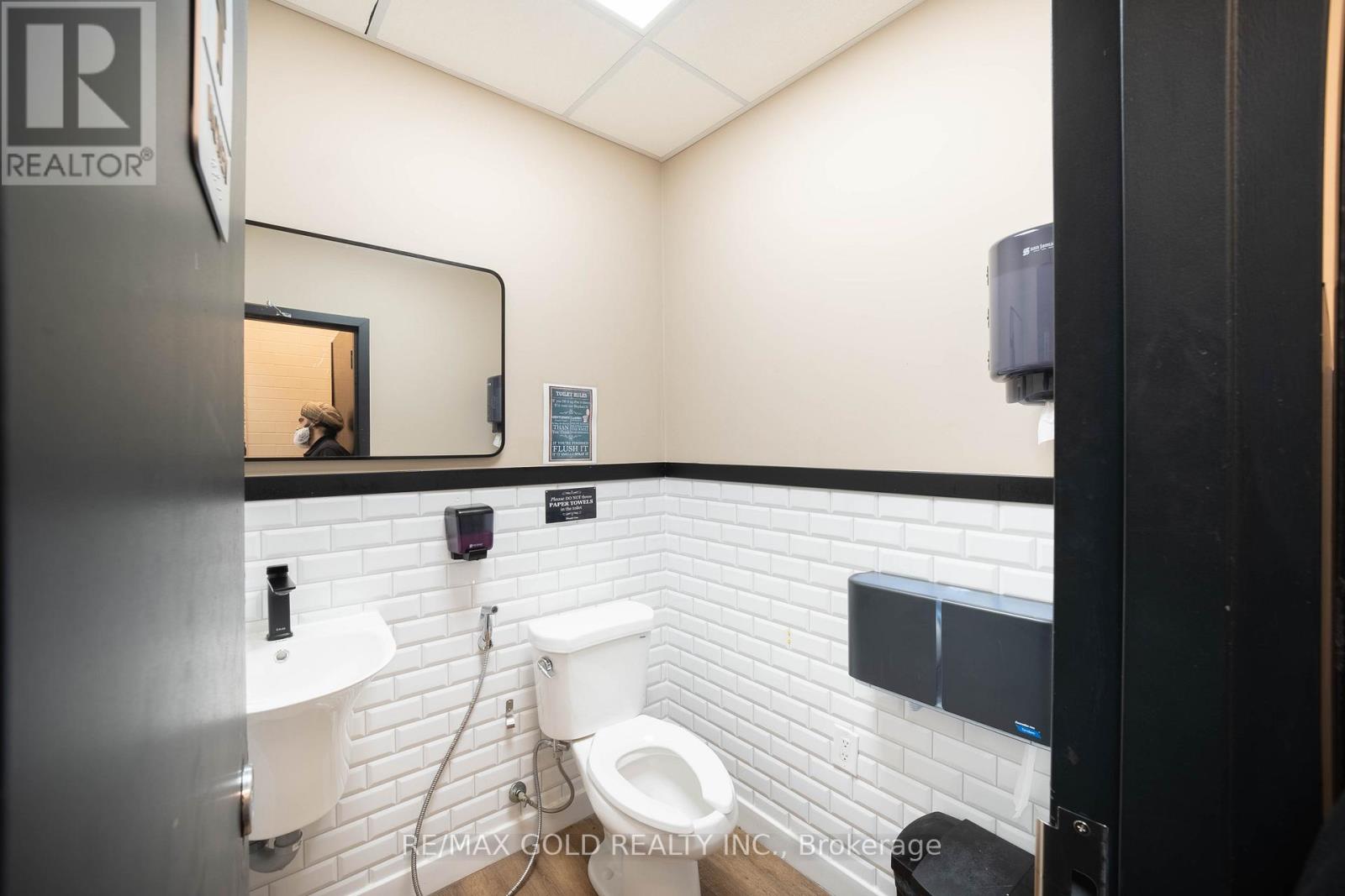 2 - 2110 Dundas Street E Property Photo 17