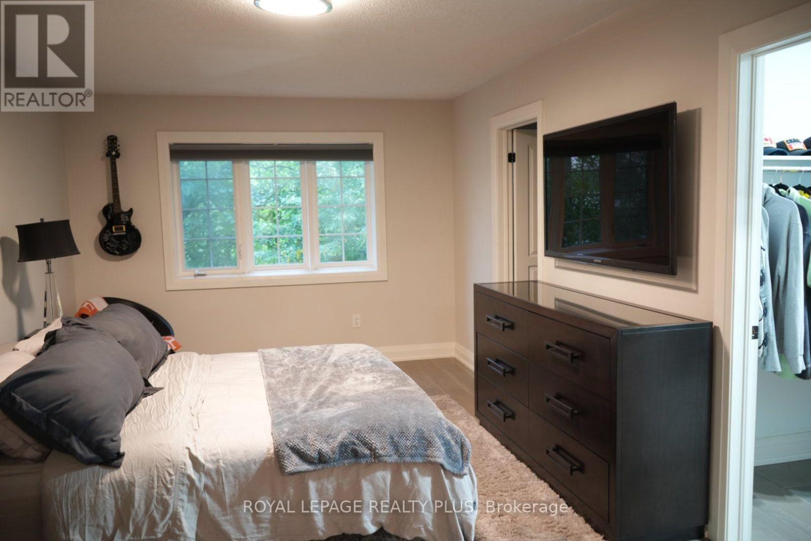 10 - 2410 Woodward Avenue Property Photo 14