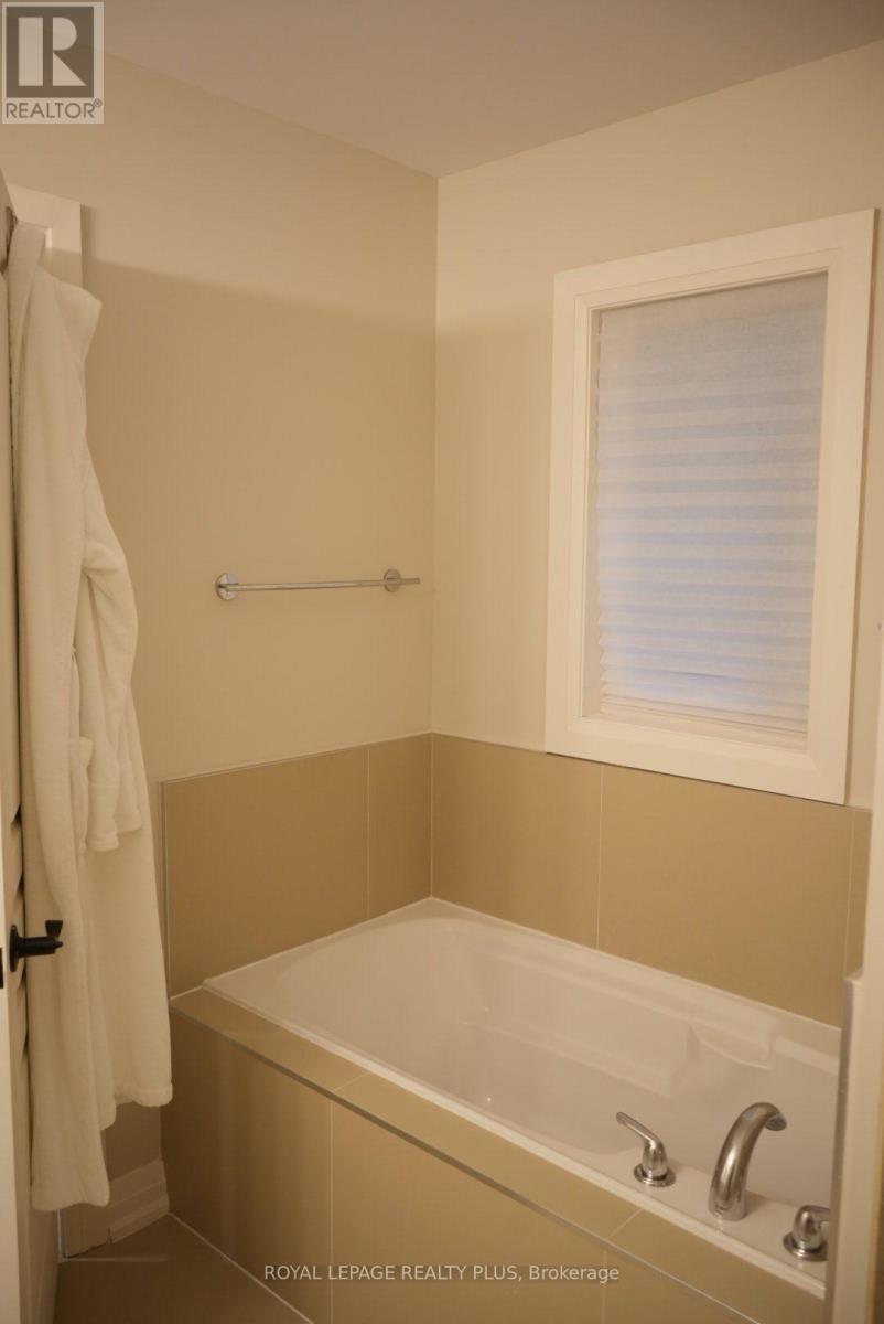 10 - 2410 Woodward Avenue Property Photo 18