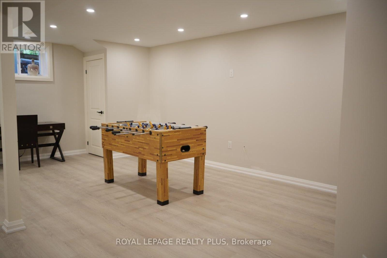 10 - 2410 Woodward Avenue Property Photo 28
