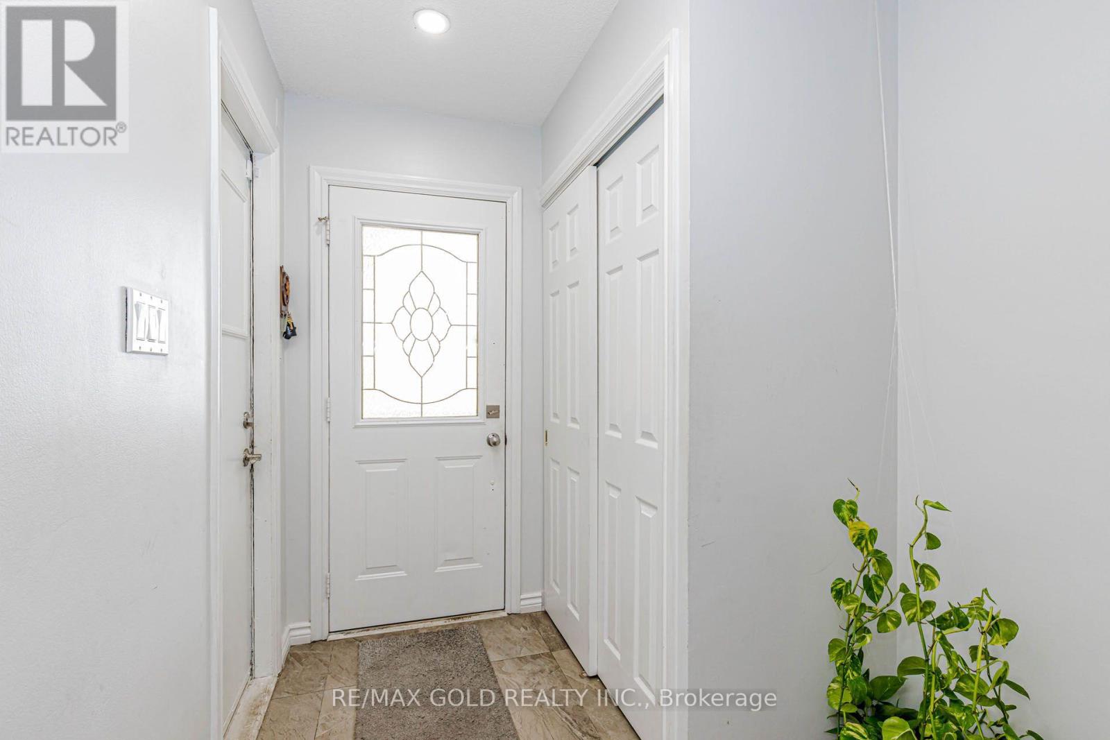 240 Simmons Boulevard Property Photo 3