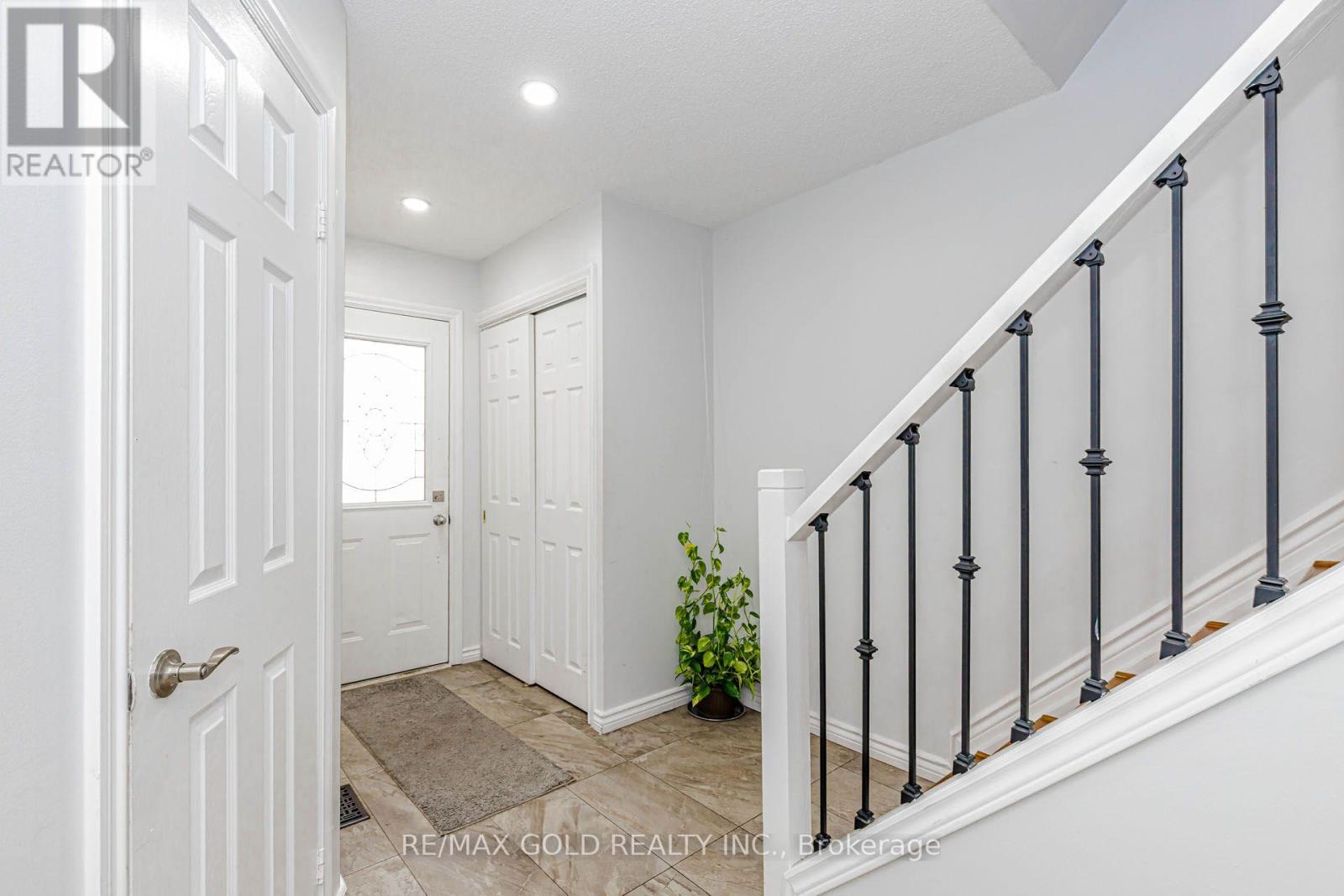 240 Simmons Boulevard Property Photo 4