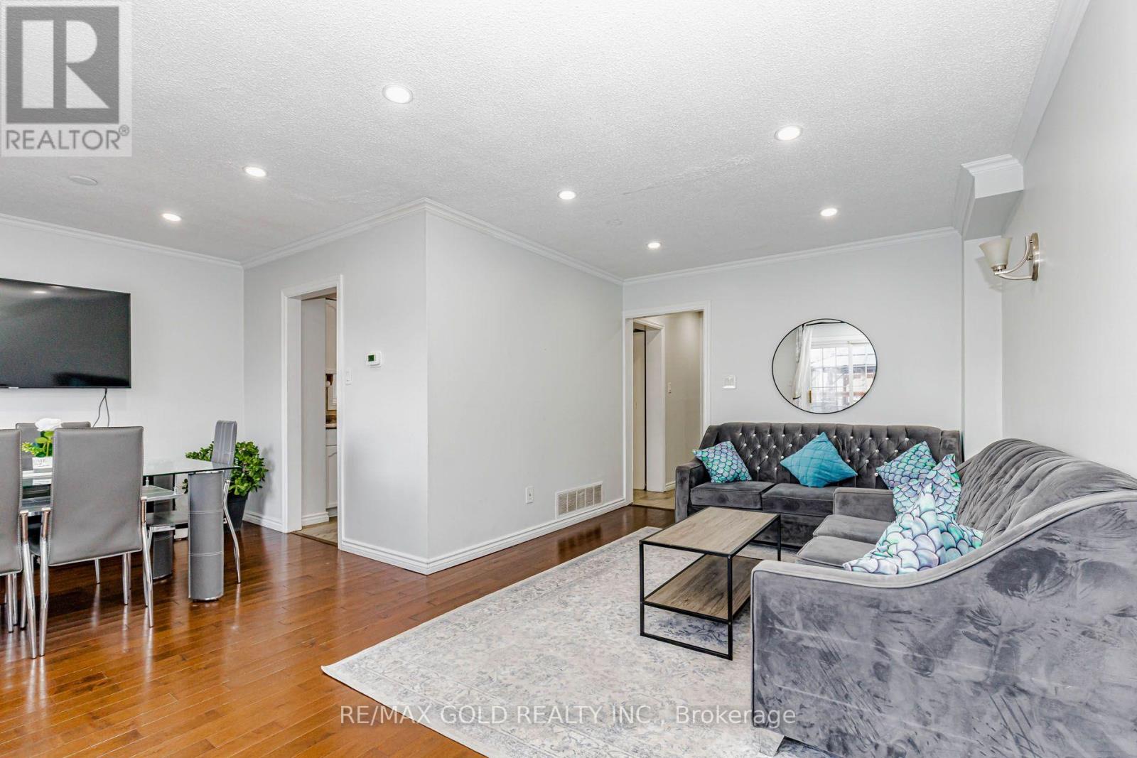 240 Simmons Boulevard Property Photo 6
