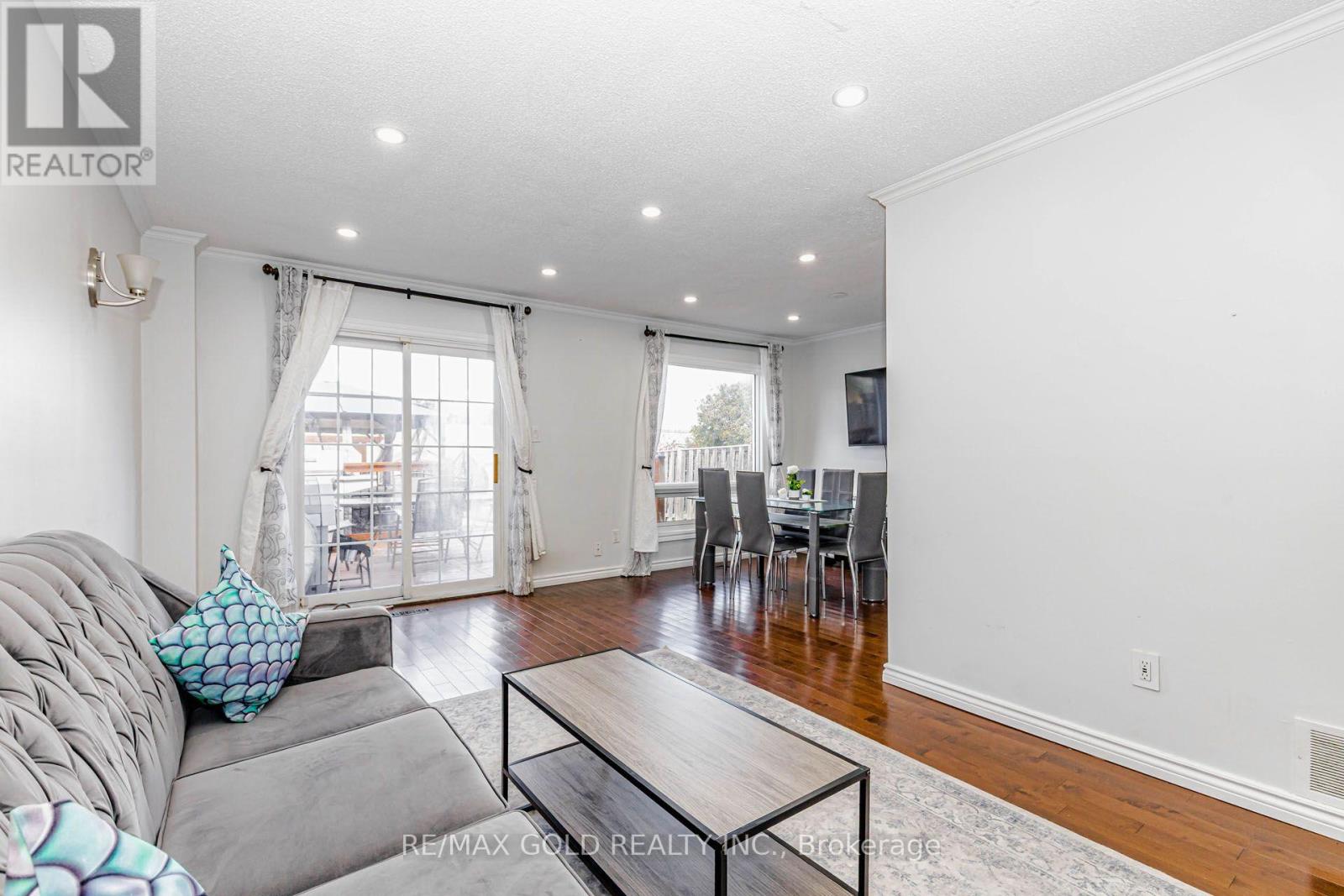240 Simmons Boulevard Property Photo 7