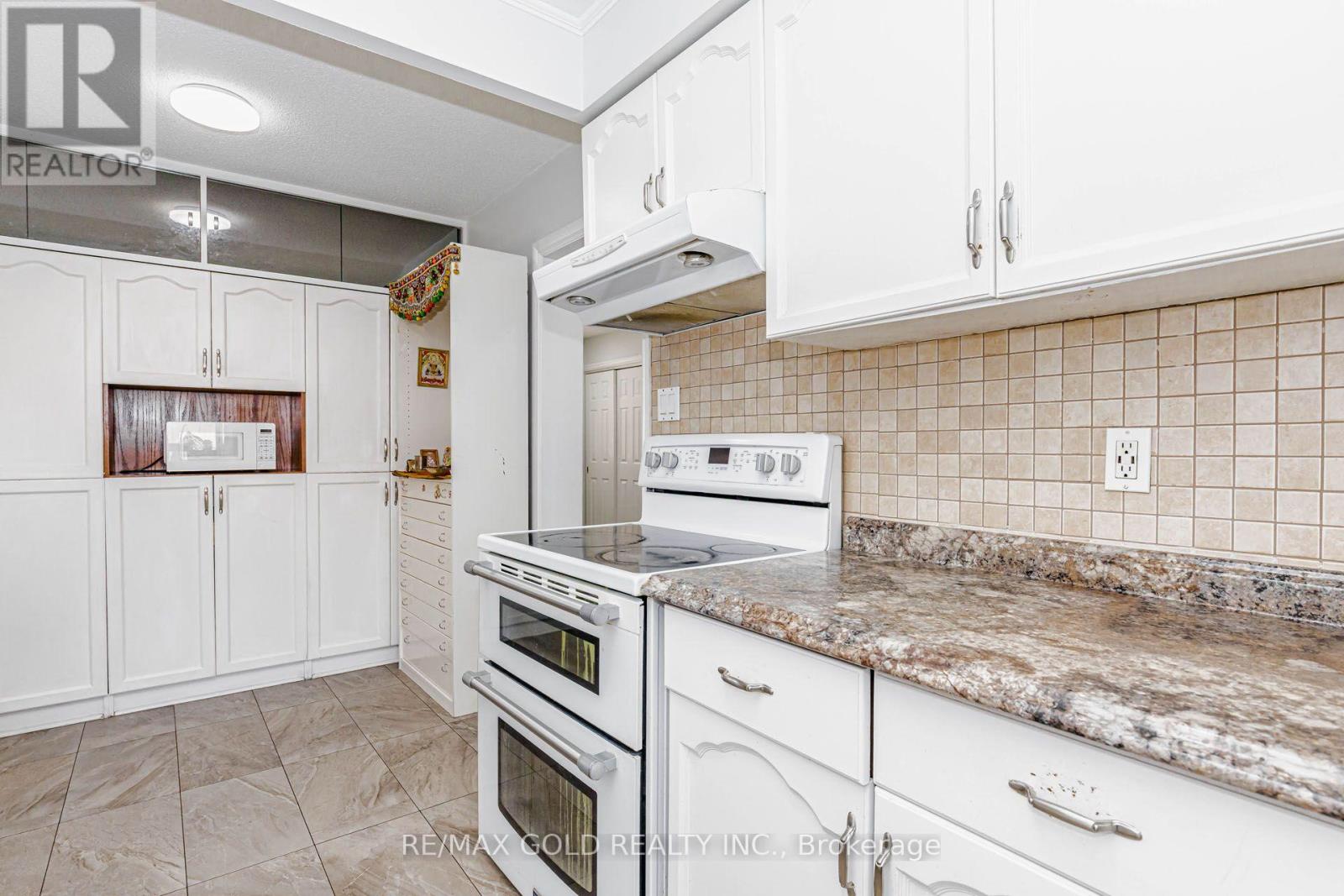 240 Simmons Boulevard Property Photo 12