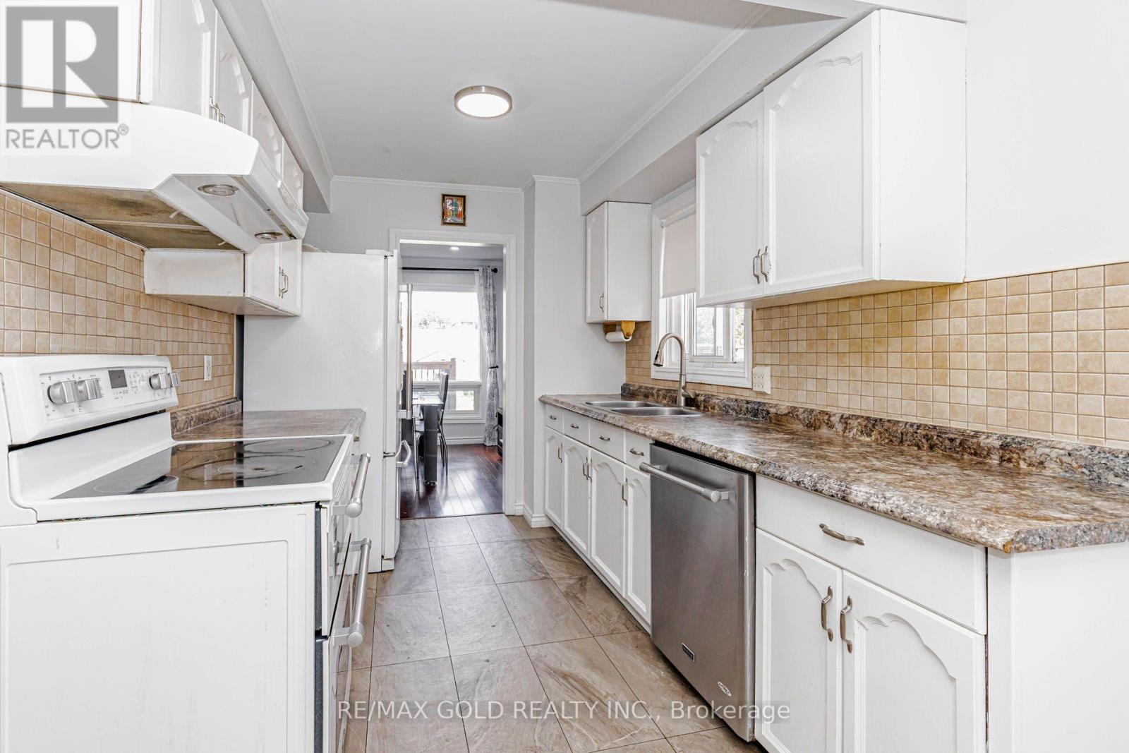 240 Simmons Boulevard Property Photo 13