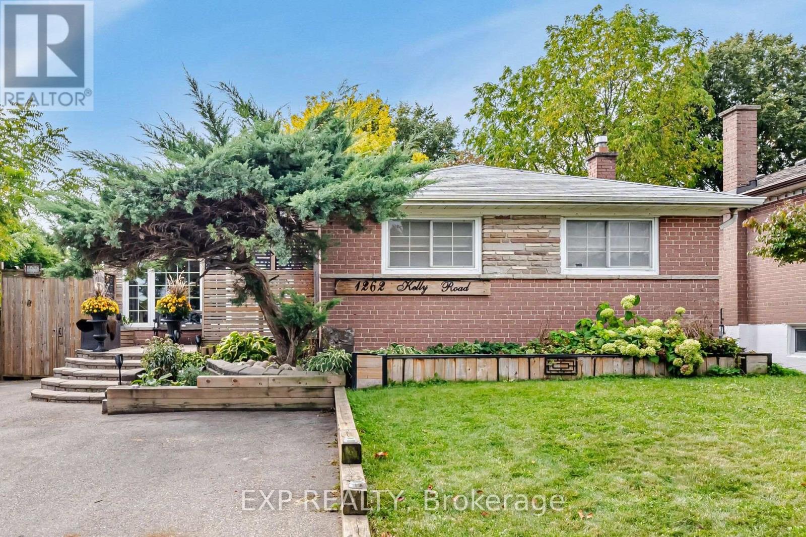 1262 KELLY ROAD Property Photo 1