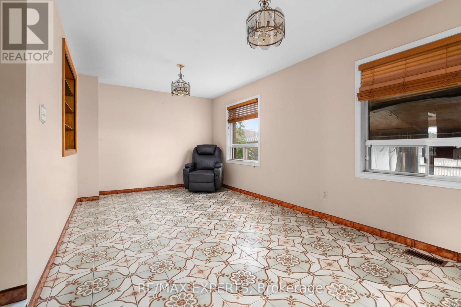 2 Donofree Road Property Photo 10