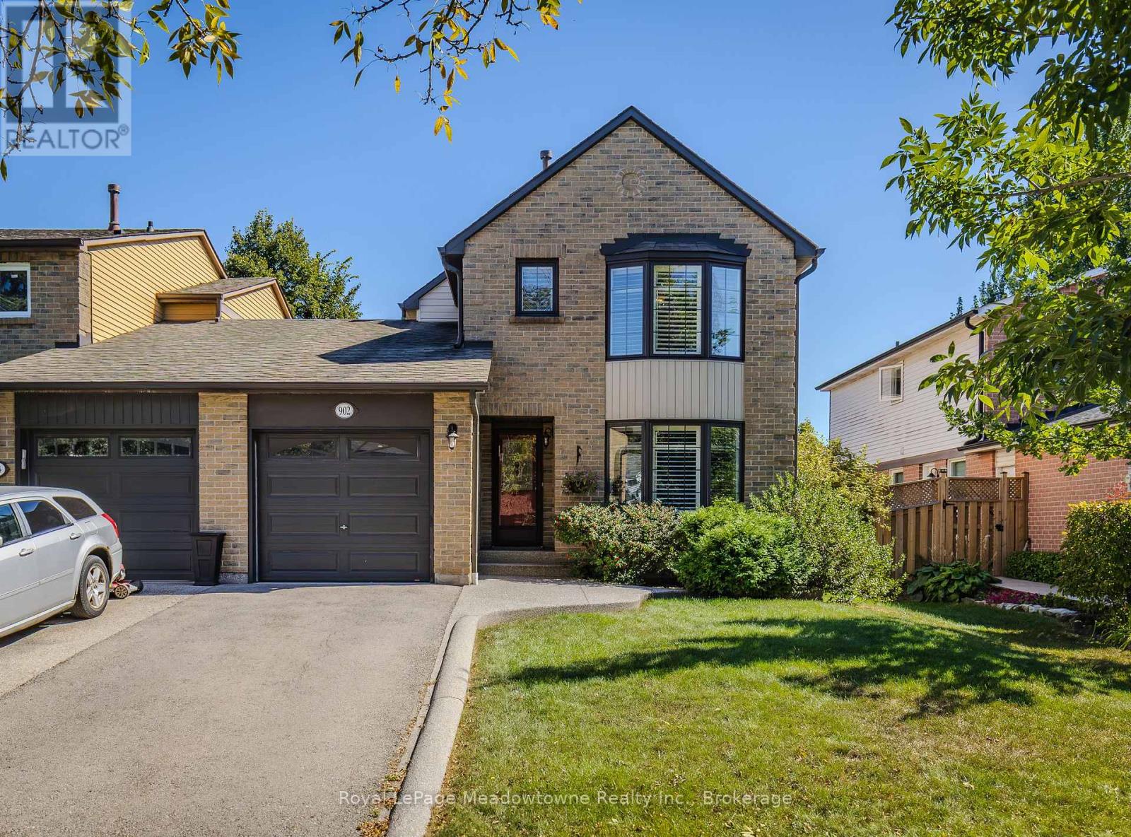 902 Laurier Avenue Property Photo 1