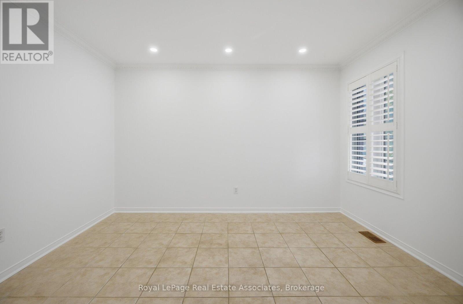70 Echoridge Drive Property Photo 7