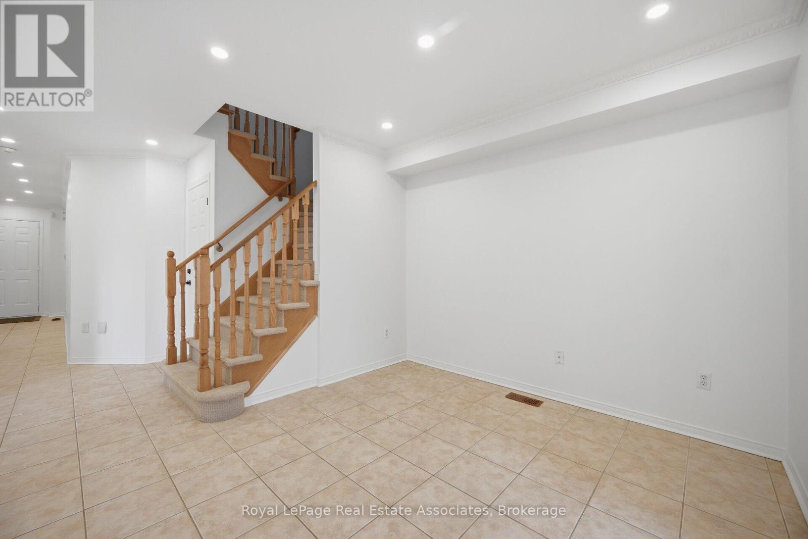 70 Echoridge Drive Property Photo 14