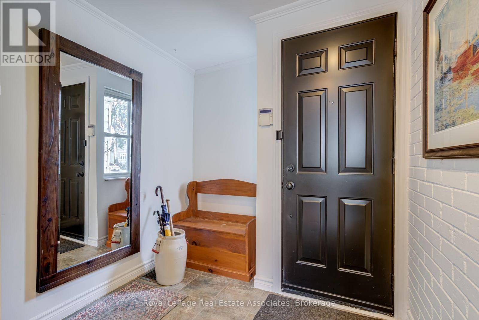 889 Third Street Property Photo 6