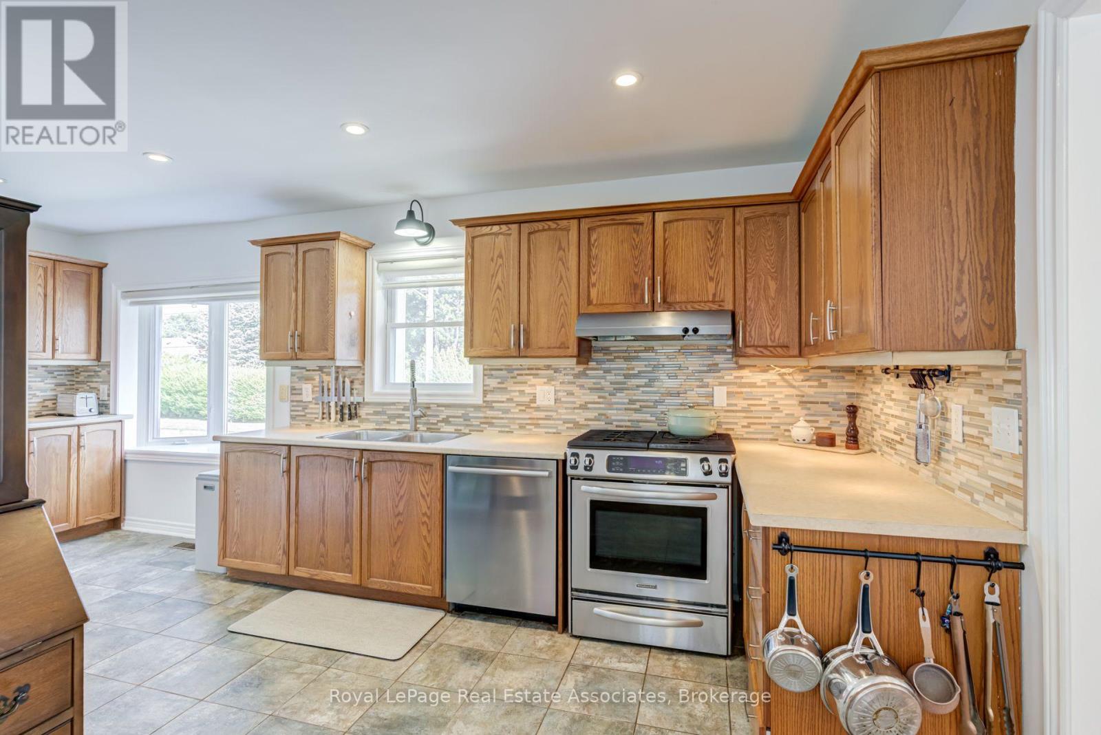 889 Third Street Property Photo 15
