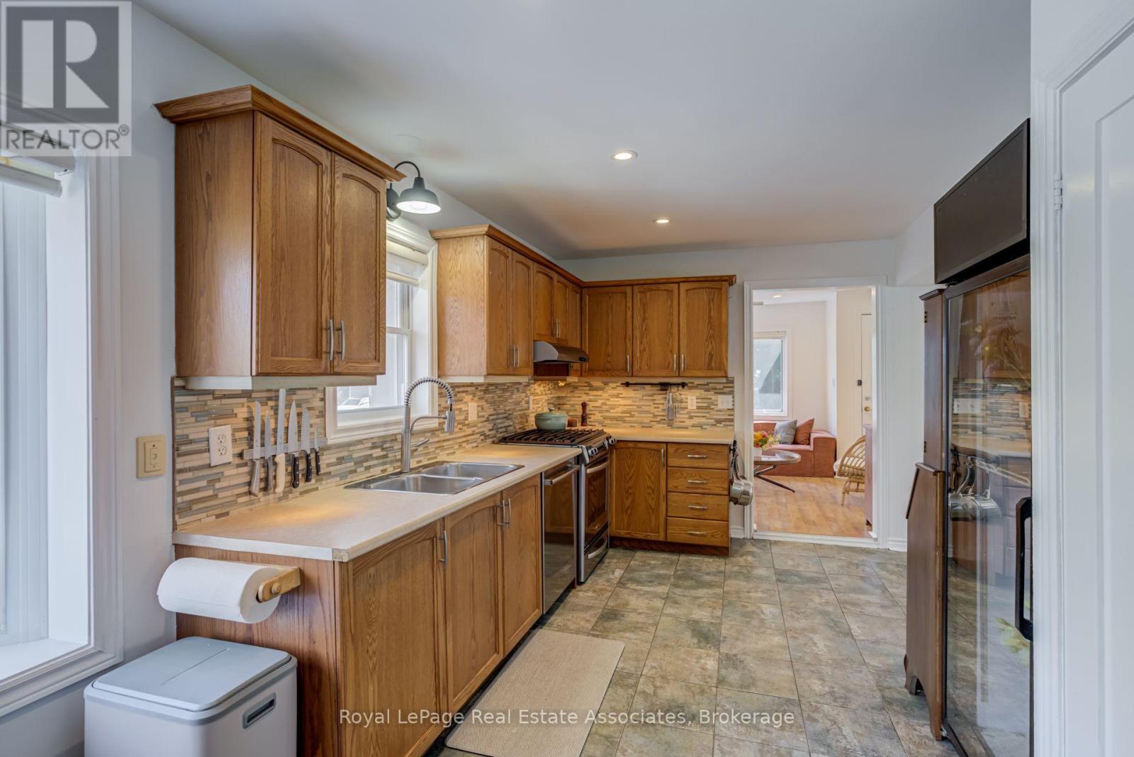 889 Third Street Property Photo 16