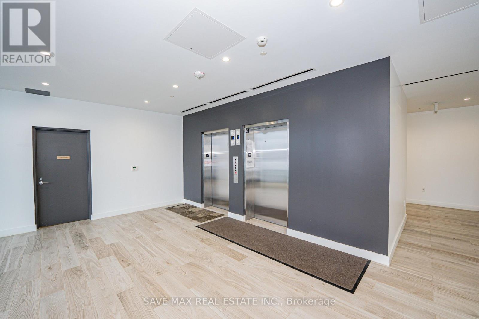 410 - 996 Martin Grove Road Property Photo 8